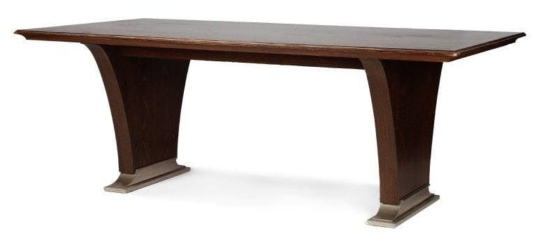 Léon JALLOT (1867-1974) & Maurice JALLOT (1900-1971)
Grande et élégante table de salle à manger en placage de chêne européen teinté. Le plateau, au fin bandeau mouluré, reçoit un jonc en métal nickelé sur tout son pourtour. Les pieds, en plot de forme tulipe, reposent sur une base en doucine achevée par des enroulements et accueillie par un large patin, l'ensemble de la réception réalisé en métal nickelé. Circa 1932/35. 73 x 198 x 100 cm