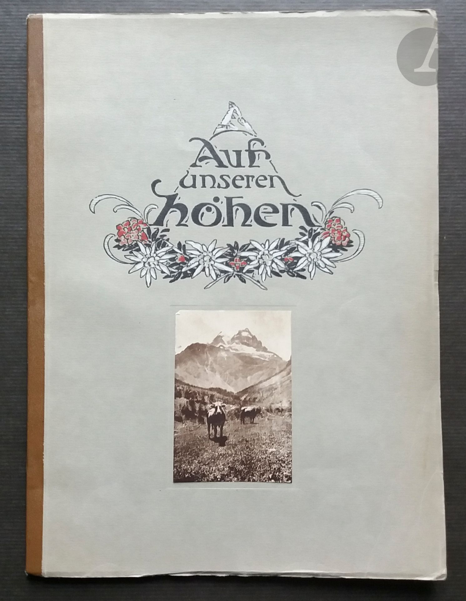 GABERELL, JEAN (1887-1949)
Auf unseren Höhen.
Bilder aus den schweizer Alpen.
Verlag von Frobenius, Basel, [1922].
In-4 (31 x 23 cm). Édition originale brochée. 104 pages. 1 photographie en couleur en frontispice, suivie de 187 photographies reproduites en noir et blanc. Une dédicace anonyme en frontispice. Couverture souple titrée, illustrée d'une étiquette photographique.