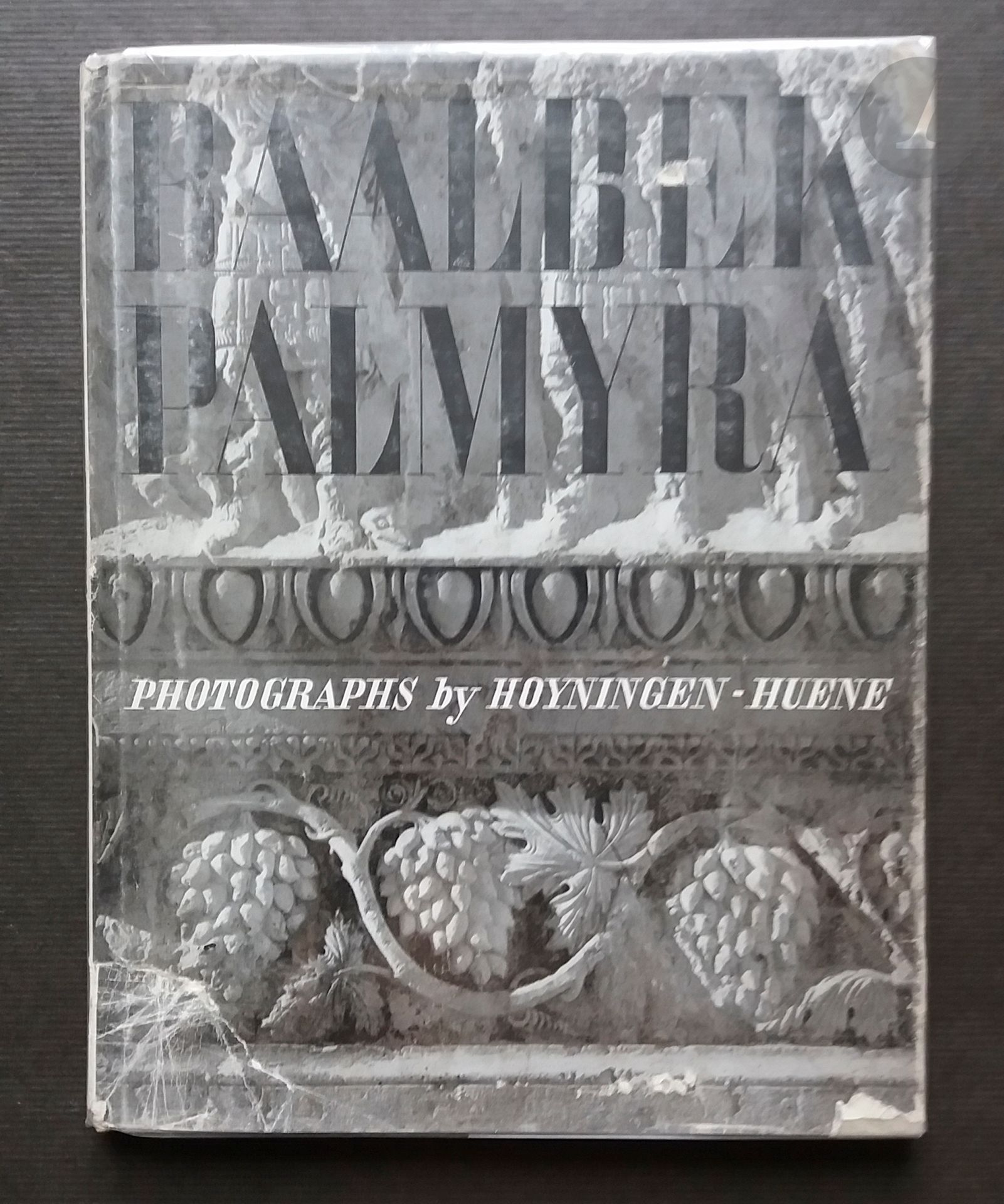 HOYNINGEN-HUENE, GEORGE (1900-1968)
Baalbek/Palmyra.
J.J. Augustin Publishers, New York, 1946.
In-4 (28 x 22 cm). Édition originale. 136 pp. Relié sous jaquette illustrée (défauts et usures à la jaquette).