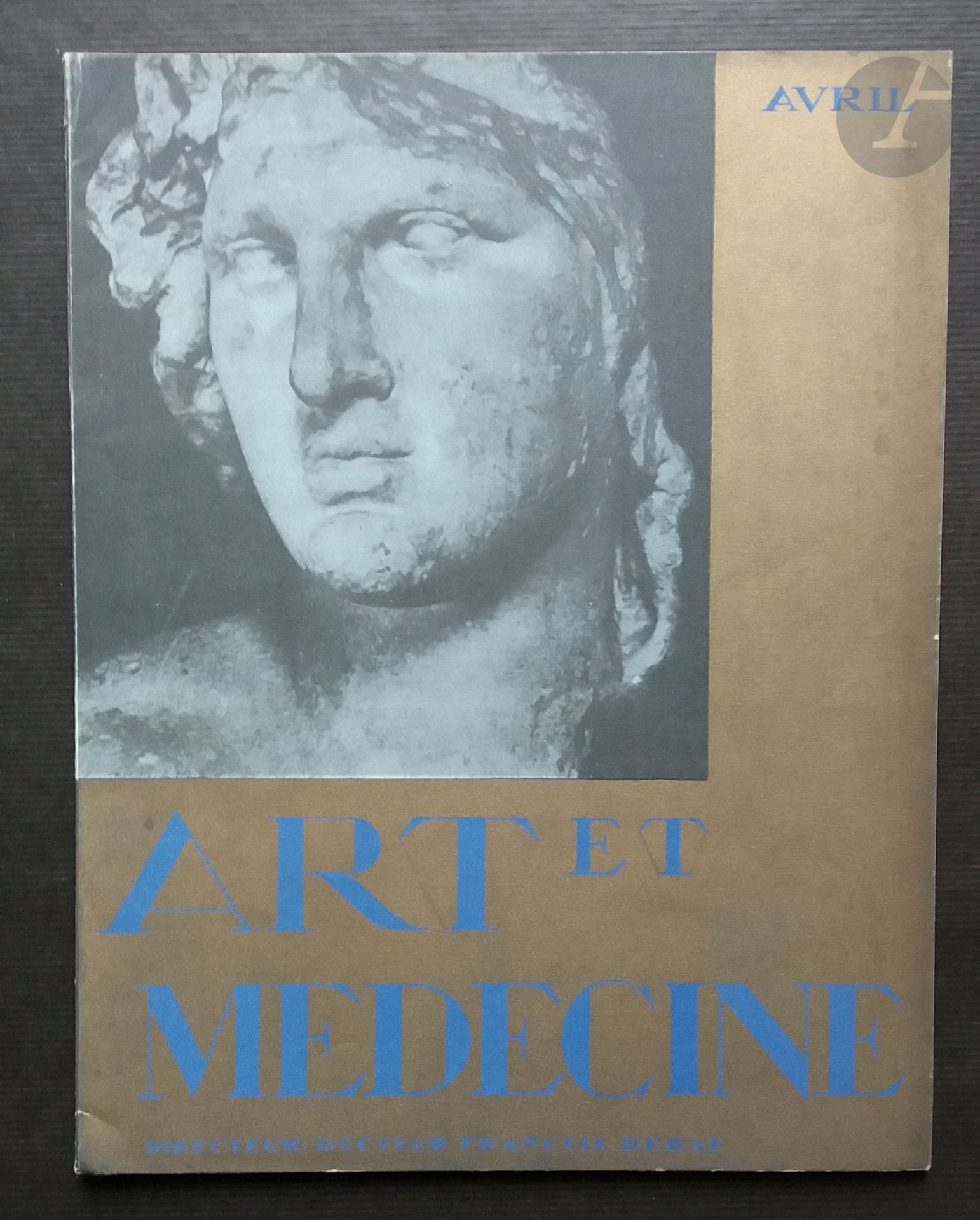 ART ET MÉDECINE
Revue mensuelle réservée au corps médical.
Numéro d' Avril 1932
Photographies d'André Kertesz, e.a.
In-4 (30 x 24 cm). Édition originale. 48 pages. Numéro consacré à la ville de Lyon avec 15 photographies d'André Kertesz, reproduites en héliogravure. Textes d'André Maurois, Paul Morand, e.a. Couverture souple illustrée.