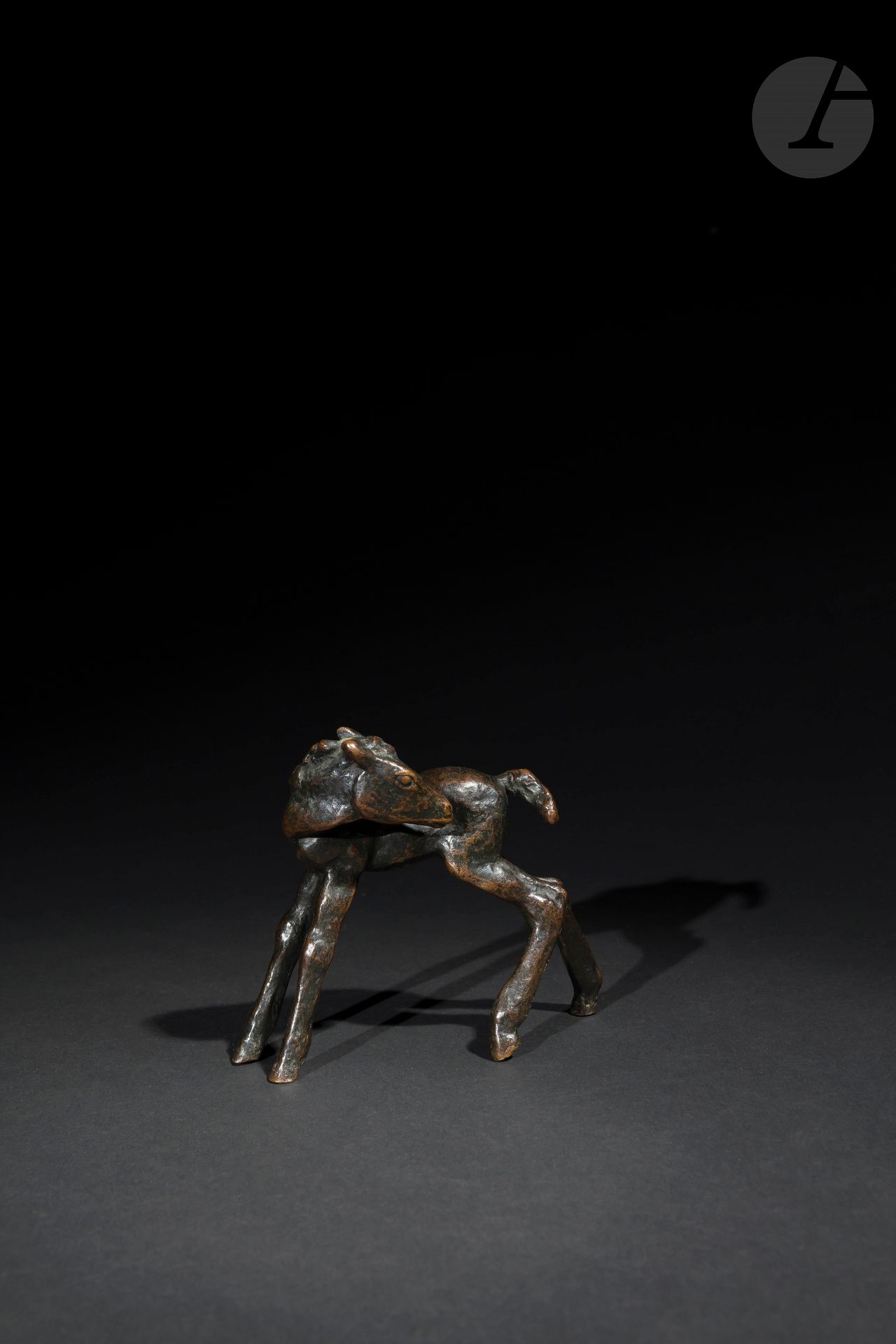 Renée SINTENIS (1888-1965)
Rückblickendes Fohlen - Poulain regardant en arrière, [1919]
Épreuve en bronze à patine brune.
Hauteur : 9,6 cm
Provenance : Collection particulière, Paris.
Bibliographie :
- René Crevel, Georg Biermann, Renée Sintenis in Junge Kunst, Berlin, 1930, un exemplaire similaire reproduit, n° 4.
- Gustav Eugen Diehl, Renée Sintenis, Berlin, 1930, un exemplaire similaire reproduit p. 30.
- Rudolf Hagelstange, Carl George Heise, Paul Appel, Renée Sintenis, Berlin, éd. Aufbau Verlag, 1947, un exemplaire similaire reproduit p. 45.
- Hanna Kiel, Renée Sintenis, Berlin, Rembrandt-Verlag, 1935, un exemplaire similaire reproduit p. 24.
- Hanna Kiel, Renée Sintenis, Berlin, Rembrandt-Verlag, 1956, un exemplaire similaire reproduit p. 19.
- Kunt und Künstler 2, 1924, un exemplaire similaire reproduit p. 260.
- Britta E. Bulhmann, Renée Sintenis : Werkmonographie der Skulpturen, Darmstadt, Wissenschaftliche Buchgesellschaft, 1987, n° 131 un exemplaire similaire reproduit p. 211.

Expositions :
- Marie Laurencin-Renée Sintenis, Galerie Alfred Flechtheim, Berlin, 22 mai-19 juin 1925, un exemplaire similaire exposé, cat. n° 20.
- Tiere in der Kunst, exposition de la société Kestner, Hanovre, 10 décembre 1931-17 janvier 1932, un exemplaire similaire exposé, reproduit en page de couverture. 
- Renée Sintenis, Städtisches Musum, Mülheim/Ruhr, 30 juin-29 juillet 1962, un exemplaire similaire exposé, cat. n° 24.
- Renée Sintenis, Das plastische Werk, Haus am Waldsee, Berlin, 19 mars-27 avril 1958, un exemplaire similaire exposé, reproduit cat. n° 15.
- Internationaler Kunstmarkt, Galerie A. Vömel, Düsseldorf, 12 novembre-17 novembre 1982, un exemplaire similaire exposé.

Un certificat du Dr. Ursel Berger, en date du 10 novembre 2014, sera remis à l’acquéreur.
