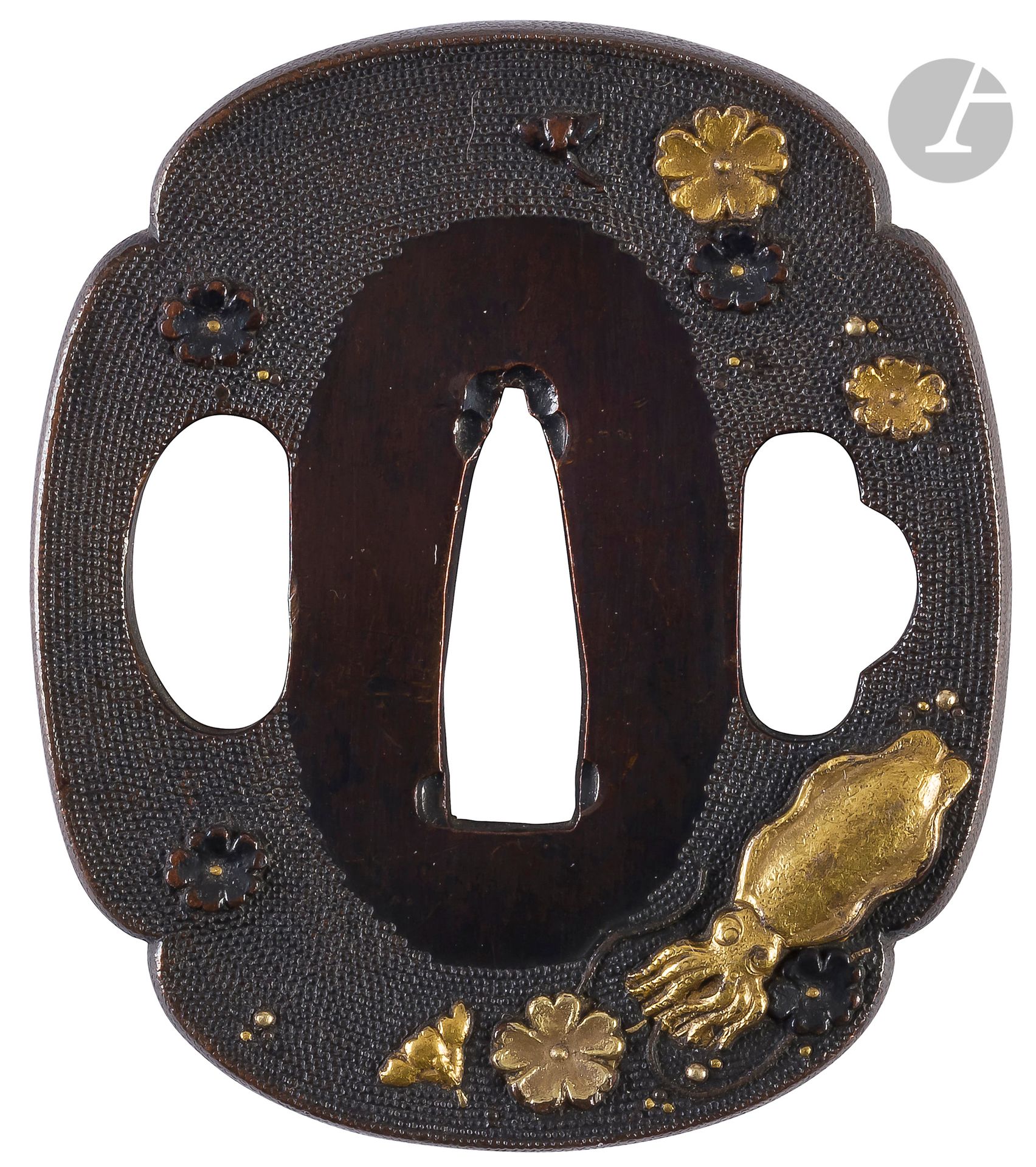 Shakudo tanto tsuba with nanako background, Japan, Edo period, 19th century
Of mokkogata form with gold takazogan and shakudo decoration of a cuttlefish, cherry blossoms and dewdrops. Slightly depatinated.
4,9 cm

