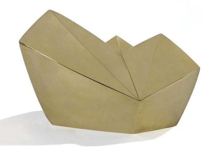 Emile GILIOLI (1911-1977)
La petite église Bronze poli. Signé et numéroté 6/6. Thinot Fondeur (non marqué) Hauteur: 24 cm Provenance: Atelier de l'artiste. Exposition: Galerie Sapone, Nice 1987 Bibliographie: I.Jianou & H.Lassale, Ed°Arted, Paris 1971, p.68 Commentaire: L'oeuvre est référencée dans les Archives Gilioli. Un certificat sera remis à l'acquéreur. Les Archives Gilioli sont disposées à fournir les informations relatives à l'historique de la sculpture