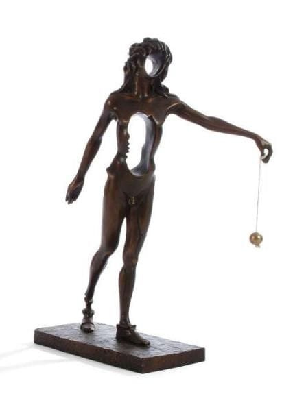 D'après Salvador DALI
Hommage à Newton Bronze. Signé sur la terrasse. Tirage à 350 ex. Hauteur: 49 cm Commentaire: Un certificat édité par Inter Art Resources, Londres, sera remis à l'acquéreur
Selon Madame Susan Stonard de IAR Art Resources, il s’agit d’un des multiples authentifiés et approuvés pas Dali lui-même, édités par IAR, et figurant au catalogue raisonné de la sculpture de Dali « The hard and the soft » de Robert Descharnes.