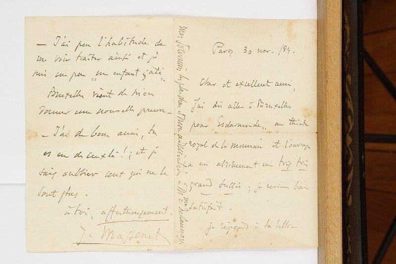 Jules MASSENET (1842-1912)
L.A.S., Paris 30 novembre 1889, à son ami Jules Cantenat à Bordeaux ; 4 pages in-8, enveloppe (lég. piq.).« J'ai dû aller à Bruxelles pour Esclarmonde, au théâtre royal de la Monnaie et l'ouvrage a eu absolument un très très grand succès ; je reviens bien satisfait ». Il craint de ne pas arriver au résultat désiré par son ami (pour l'opéra de Bordeaux), et Hartmann « ne semble pas être dans des idées de "réconciliation". - J'ai même appris, à mon grand étonnement, que des paroles blessantes au sujet de mes ouvrages avaient été dites par certains artistes et par la direction. - La conversation que j'avais eue avec M. Gravière, chez moi, avait été cependant très gracieuse et amicale. - J'ai peu l'habitude de me voir traiter ainsi et je suis un peu "un enfant gâté". Bruxelles vient de m'en donner une nouvelle preuve. - J'ai de bons amis, tu es de ceux-là ! ; et je sais oublier ceux qui ne le sont plus »..
