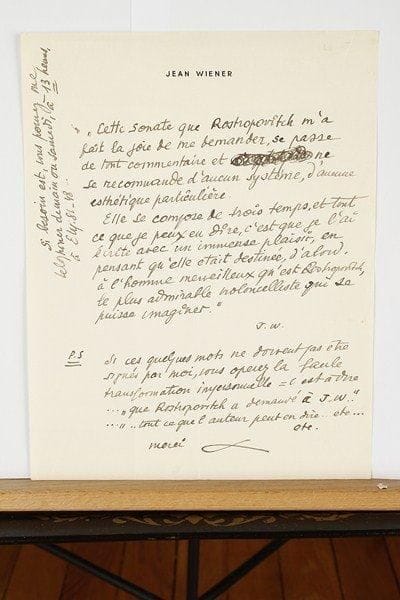 Jean WIÉNER
P.A.S. « J.W. » ; 1 page in-4 à son en-tête.Sur sa Sonate pour violoncelle : « Cette sonate que Rostropovitch m'a fait la joie de me demander, se passe de tout commentaire et ne se recommande d'aucun système, d'aucune esthétique particulière. Elle se compose de trois temps, et tout ce que je peux en dire, c'est que je l'ai écrite avec un immense plaisir, en pensant qu'elle était destinée d'abord à l'homme merveilleux qu'est Rostropovitch, le plus admirable violoncelliste qui se puisse imaginer »... On joint une L.A. (la fin manque), 5 juin 1938, [à Albert Willemetz] (2 p. in-4 à en-tête Wiener et Doucet), exposant longuement un projet d'opérette