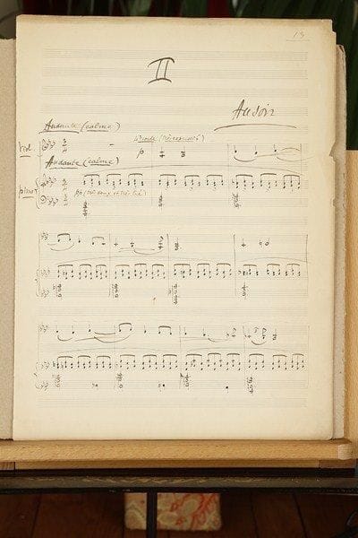 Gabriel DUPONT (1878-1914)
Manuscrit musical autographe signé, Au soir pour violon et piano, 1900 ; titre et 7 pages in-fol. (pag. 13-20).Au soir est la seconde pièce de Journée de printemps, « petit poème pour violon et piano » en deux parties (la première intitulée Au soir), publié chez Alphonse Leduc en 1901. En la bémol majeur, Andante (calme) à 3/4, elle est datée en fin « septembre 1900 ». Le manuscrit, à l'encre brune sur papier Lard-Esnault/Bellamy à 20 lignes, présente quelques corrections par grattage