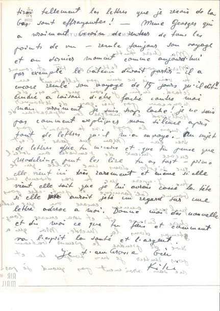 Moïse KISLING (1891-1953)
Peintre. L.A.S. « Kiki », [New-York] 2.VII.1945, à Ruth Thomas, à Hollywood; 2 pages in-4, enveloppe. Il voit qu'elle est de nouveau pas très gaie de retrouver Hollywood, malgré la séparation de sept mois. « Mais que faire? C'est encore mieux de s'embêter au soleil que rigoler dans une ville qui te tue. J'espère que tu vas devenir une bonne Californienne et peut-être pour quelques années encore vu que notre chère Europe est et sera encore longtemps dans la merde. Moi qui a rêvé de prendre le premier bateau pour rentrer je suis toujours là et ne sais vraiment pas quand je partirai tellement les lettres que je reçois de là-bas sont eff rayantes! - Même Georges qui a vraiment besoin de rentrer de tous les points de vu - recule toujours son voyage »... Il donne raison à André d'être fâché contre lui, après tant de lettres sans réponse. « Au sujet de lettres que tu m'écris et que tu pense que Madeleine peut les lire tu as tort - primo elle vient ici très rarement et même si elle vient elle sait que je lui aurais cassé la tête si elle aurait jeté un regard sur une lettre adressée à moi ».