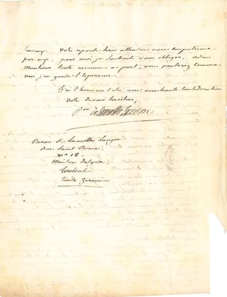Léon de LAMOTHE-LANGON (1786-1864)
Littérateur. L.A.S., Toulouse 15 septembre 1821, à Joseph-François Michaud, libraire à Paris; 1 page et demie in-4, adresse. Principal rédacteur de la Biographie toulousaine, il demande si le libraire consentirait à mettre son nom sur l'ouvrage et à le vendre. Puis il se plaint que Michaud n'ait pas rempli ses engagements: « vous acceptiez environ cent articles faits par moi, pour lesquels je ne vous demandais qu'un seul exemplaire de la Biographie universelle »... Il l'invite à réfléchir aux conséquences d'une contestation devant les tribunaux, et à remettre les livraisons réclamées au baron de Puymaurin, son parent et membre de la Chambre des députés. Ses collaborateurs et lui proposent aussi environ 200 articles, « au prix que vous payés aux gens de lettre, qui travaillent pour vous ».