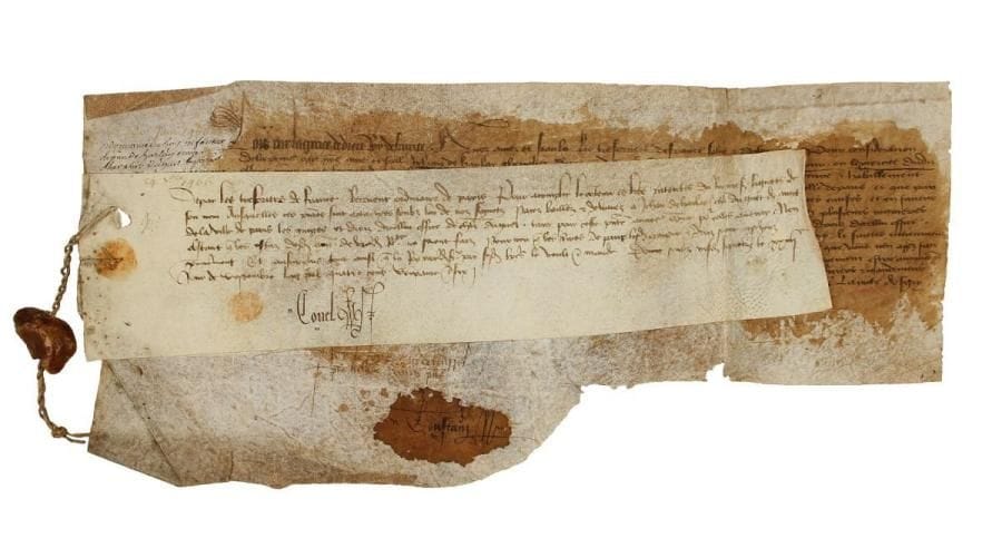 LOUIS XI (1423-1483)
Roi de France. P.S., à la Motte de Segry 20 juin 1466; contresignée par Constant; vélin oblong in-4 (brunissures), avec pièce annexe liée avec fragment de sceau cire brune (portrait gravé joint). Intéressant document sur le guet de Paris et le chevalier du guet Jean de Harlay (+ 1499). « Pour consideration de la peine que nostre ame et feal Jehan de Harlay chevalier du guet de nuyt de nostre ville de Paris a chacun jour en lexercice dudit office comme nous lavons veu a lueil et de la despense que faire luy convient pour soy entretenir de monteure et habillement a ce requis. Considerans aussi que ledit guet dont il est le chief est utille et tresnecessaire en nostred. ville de Paris, et que par la cessation ou discontinuation diceluy se pourroit ensuir maulx et inconveniens infiniz », Louis XI ordonne aux trésoriers de France de payer incontinent tous les gages qui sont dus à Jehan de Harlay...*