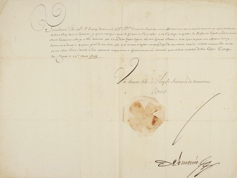 LOUIS XIV (1638-1715)
Roi de France. L.S., Paris 25 mars 1648, au Pape Innocent X; 1 page in-plano, grand sceau sous papier aux armes royales, adresse au verso (portrait gravé joint). Très belle lettre du jeune Louis XIV, alors âgé de dix ans, au Pape. Il recommande au Pape le Père Suarez, « Carme et nostre Predicateur ordinaire estant un suject que nous aff ectionnons tant acause de sa vertu que pour les services qu'il a rendus dans ce Royaume, y ayant enseigné l'espace de 32 ans la Philosophie, et la Theologie en qualité de Professeur Royal pendant 22 ans ». Sur l'avis de sa mère la Reine Régente, il demande de lui « donner voix dans le chapittre general de son Ordre, afin qu'il ait par ce moyen un rang digne de son merite »...*