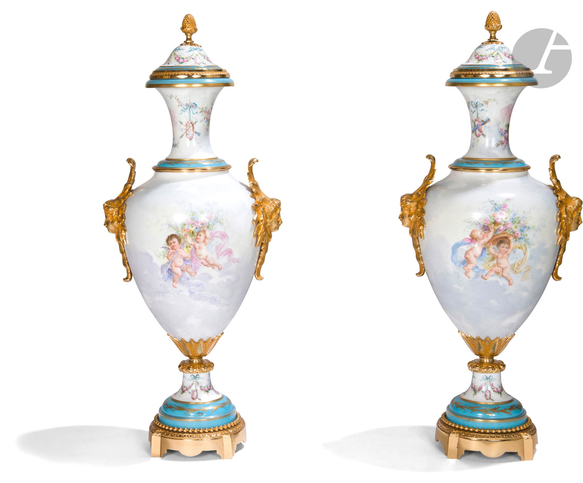 Paris
Paire de vases balustres en porcelaine et métal doré dans le style de Sèvres à décor polychrome de portraits de femmes dans des cadres soutenus par une nymphe et un amour, au revers des amours tenant des fleurs, les bords à fond bleu turquoise.
Marques apocryphes de Sèvres.
Fin du XIXe
H : 70 cm