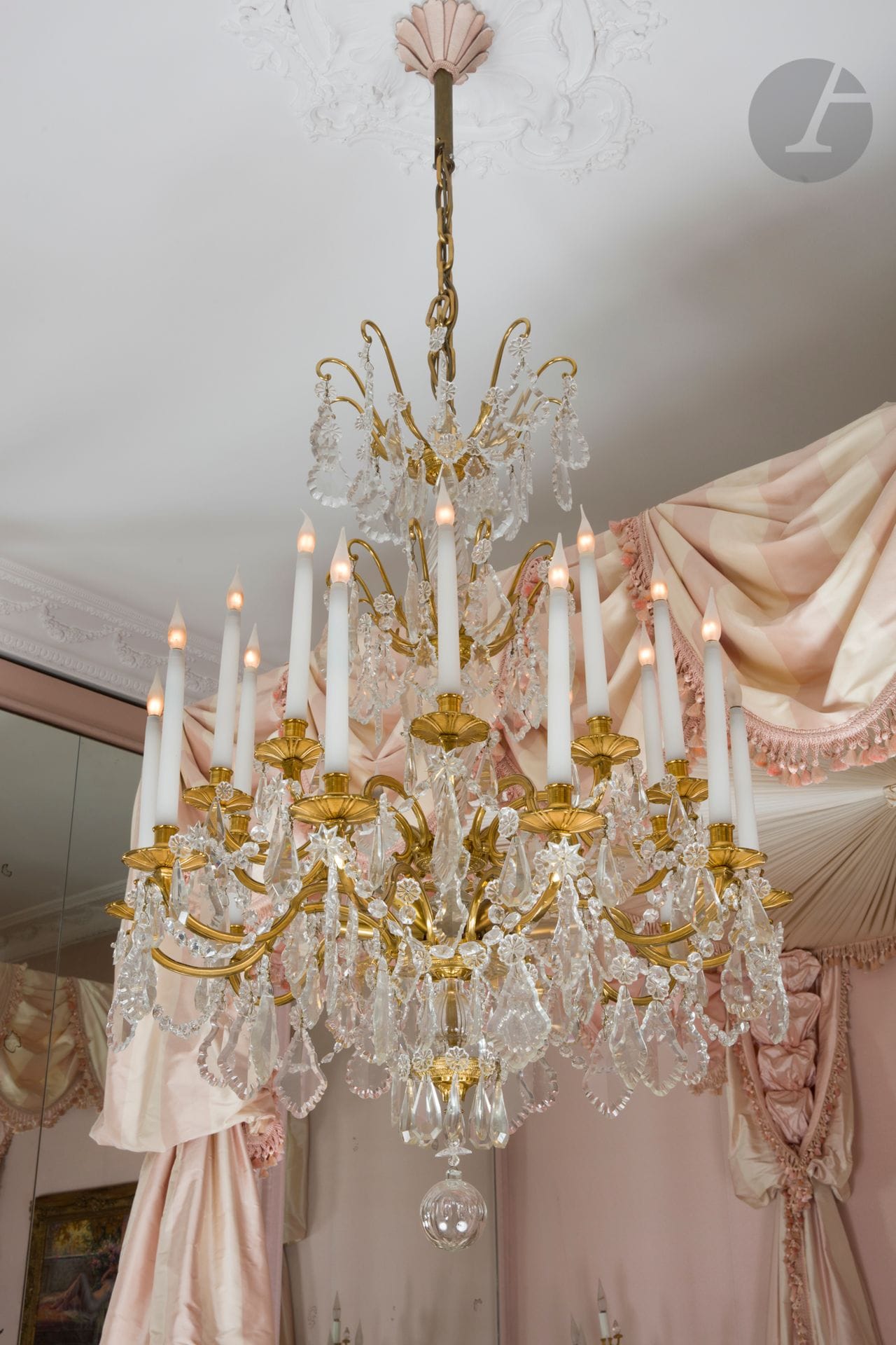 Gilt bronze and cut glass chandelier with twenty lights on two rows; (mounted with electricity). 
Style of the XVIIIth century.
H : 120 cm