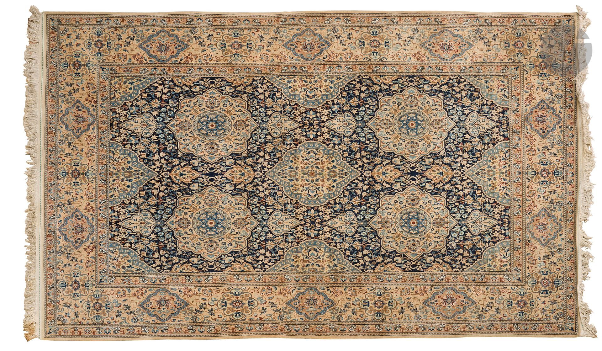 NAIN, XXth century, wool and silk velvet (5%), cotton warps and wefts.
Carpet decorated with five ivory motifs on a navy blue background with flowers, sandy border with floral cartouches. 
160 x 256 cm
Casted.