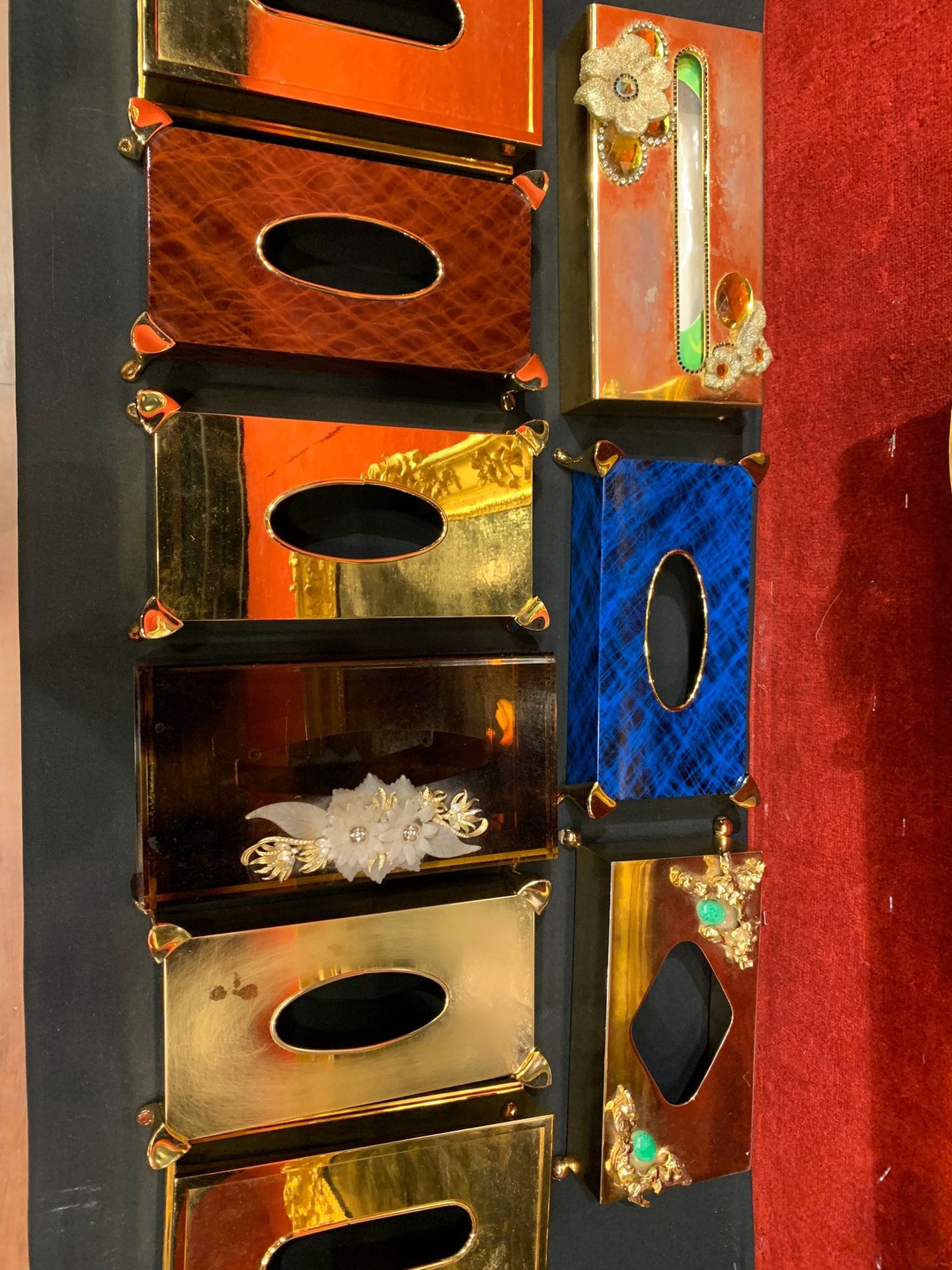 Lot de NEUF boîtes à mouchoir en métal doré. Environ 25 cm x 13 cm