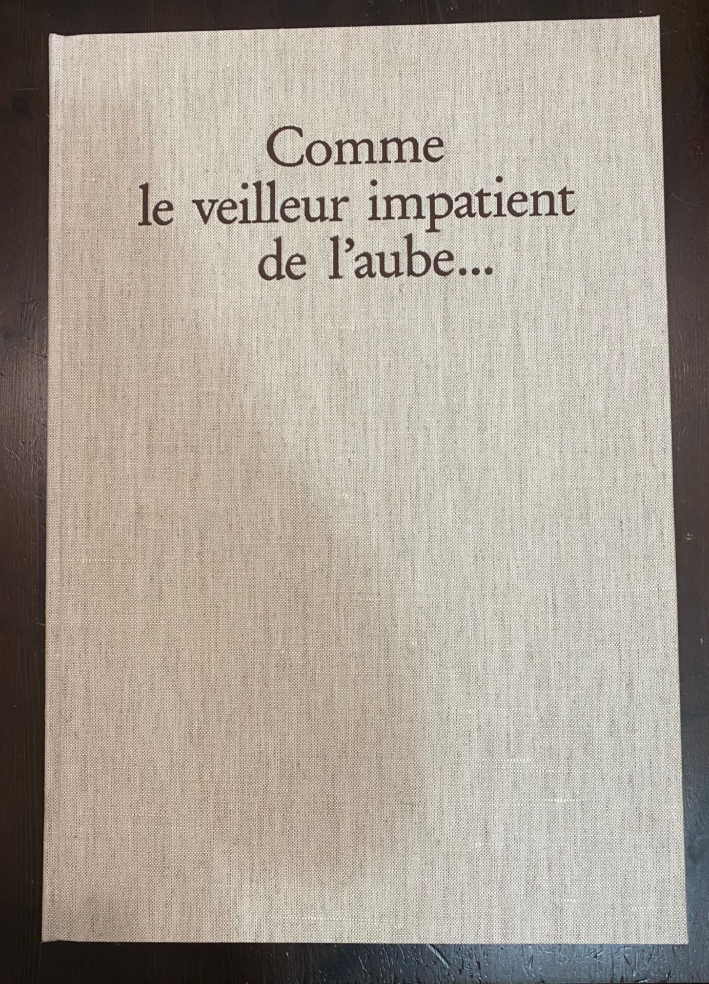 *MARGERIE (Antoine de).
Comme le veilleur impatient de l'aube…
S.l. : [imprimerie E. Ruckstuhl à Lausanne, 1987]. — Grand in-folio, cartonnage d'édition en toile grise, titre imprimé sur le premier plat, non rogné, étui.

Édition très rare de ce recueil de vingt gravures originales en taille-douce à pleine page du peintre Antoine de MARGERIE (1941-2005), illustrant chacune un texte ancien ou moderne choisi par Jacques Bemberg. 

Tirage strictement limité à 50 exemplaires hors commerce sur papier vélin Johannot, numérotés et signés par l'artiste à la justification.

Exemplaire très bien conservé.

ATTENTION : Les lots précédés d'un astérisque * ont des frais additionnels de 5,5 % au titre de la taxe à l’importation temporaire.