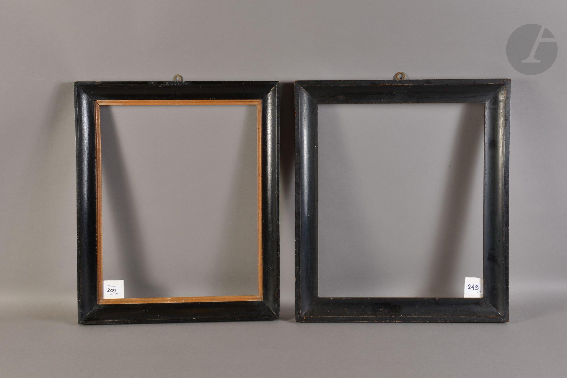Two molded and blackened wood grooves. Italy Beginning of the XIXth century. 33 x 39 cm - Profile : 4,2 cm (6F) and 31 x 38,8 cm - Profile : 4,5 cm (6F)