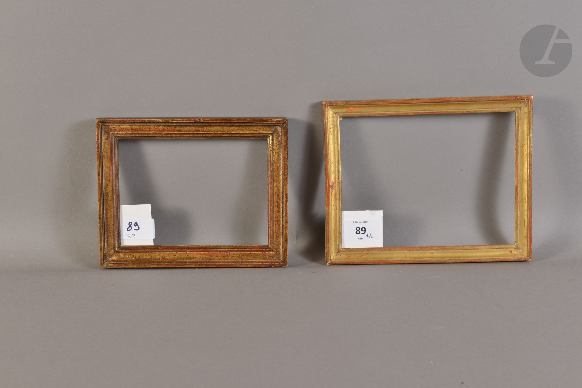 Two molded and gilded wood chopsticks. Late 18th century (wear). 10,9 x 15 cm - Profile : 2,5 cm and 13,7 x 17,7 cm - Profile : 1,7 cm