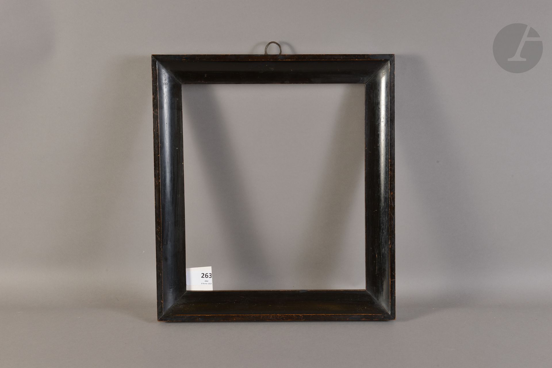 Gorge en bois mouluré et noirci. Italie Début du XIXe siècle. 27,2 x 31 cm - Profil : 4,5 cm