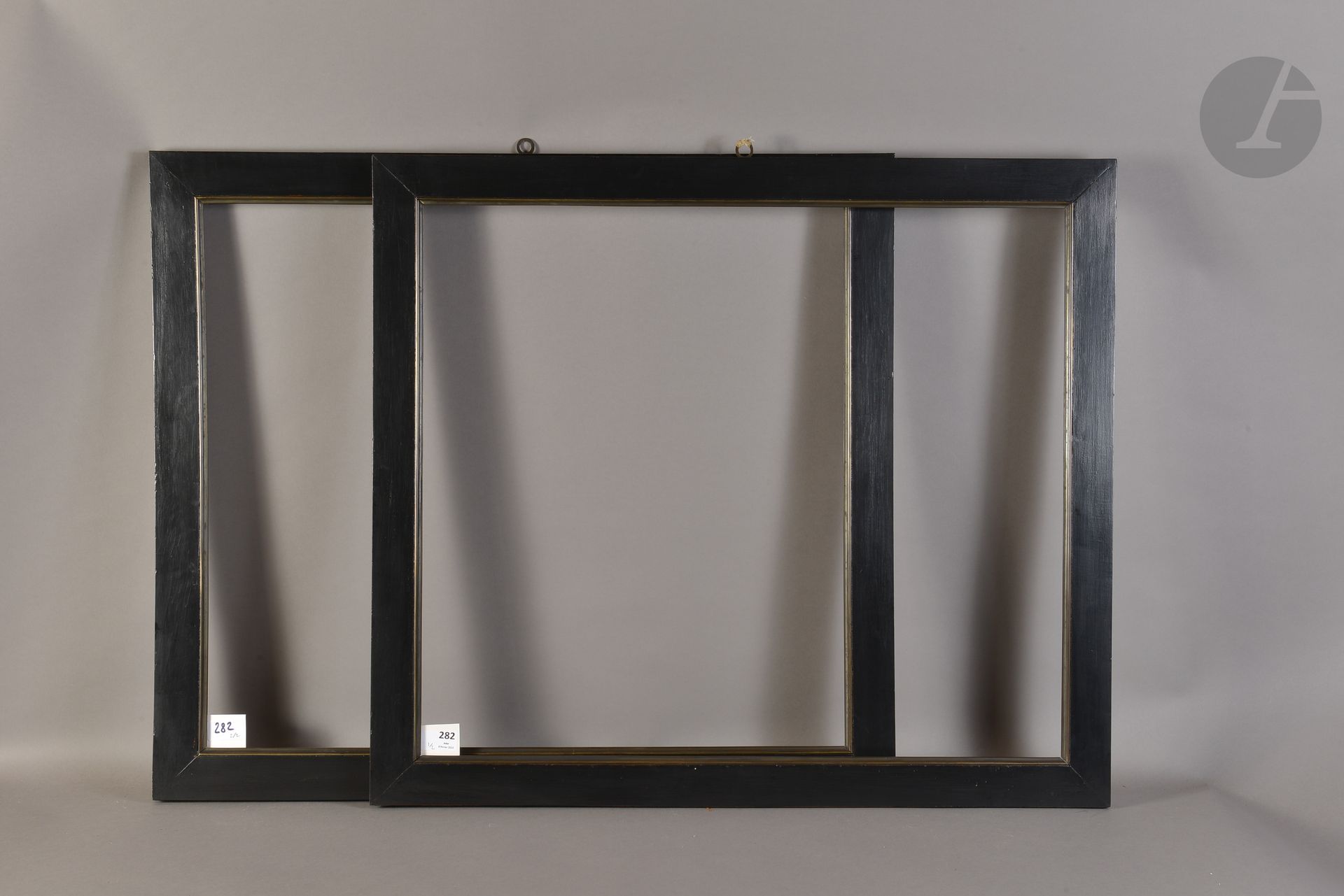 Pair of flat frames in fruitwood, brass view. Italy, early 19th century (pitting). 58.1 x 67.7 cm - Profile : 5.2 cm (25P)