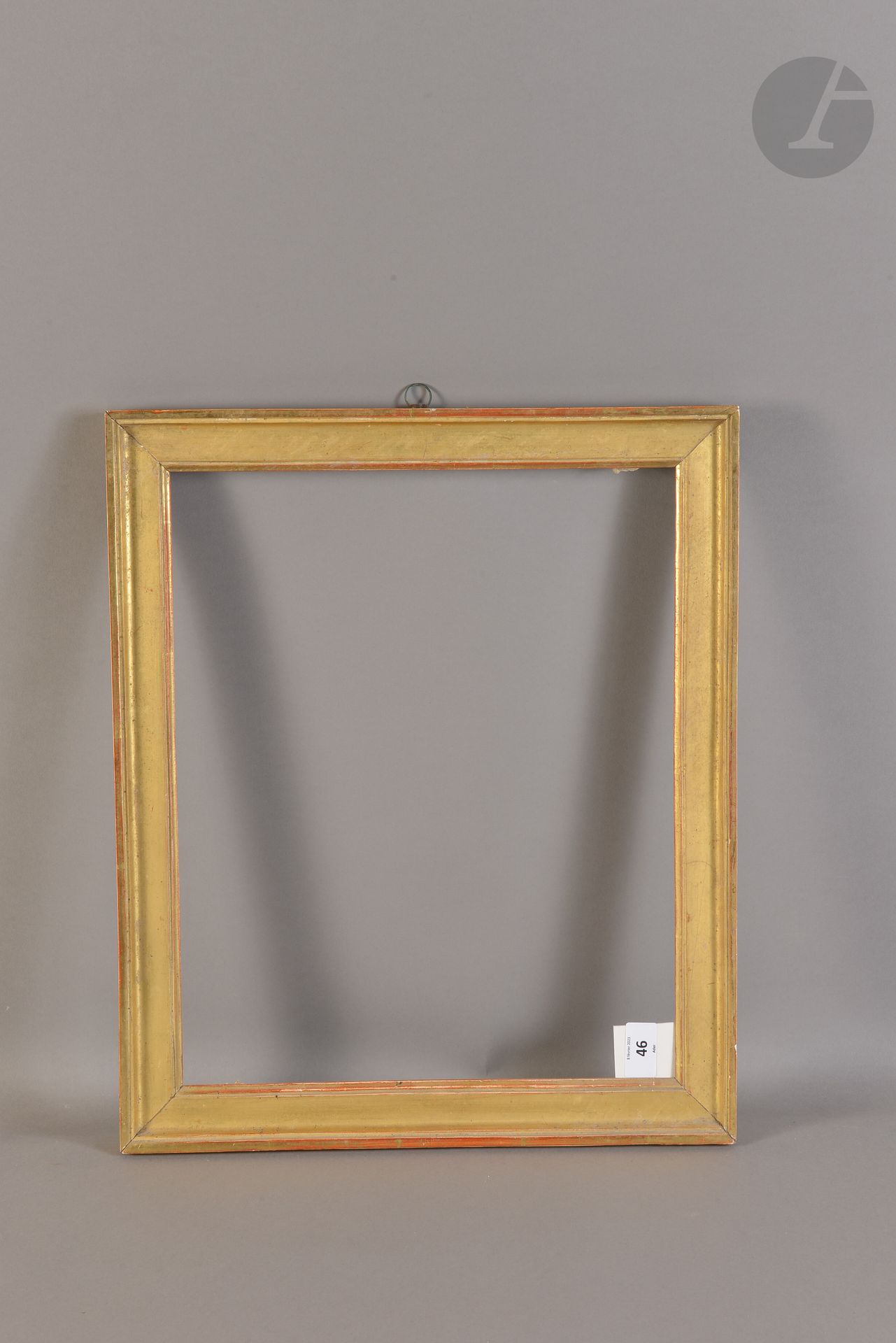 Baguette en bois mouluré et doré. Fin du XVIIIe siècle. 33,3 x 41,4cm - Profil : 4,4 cm