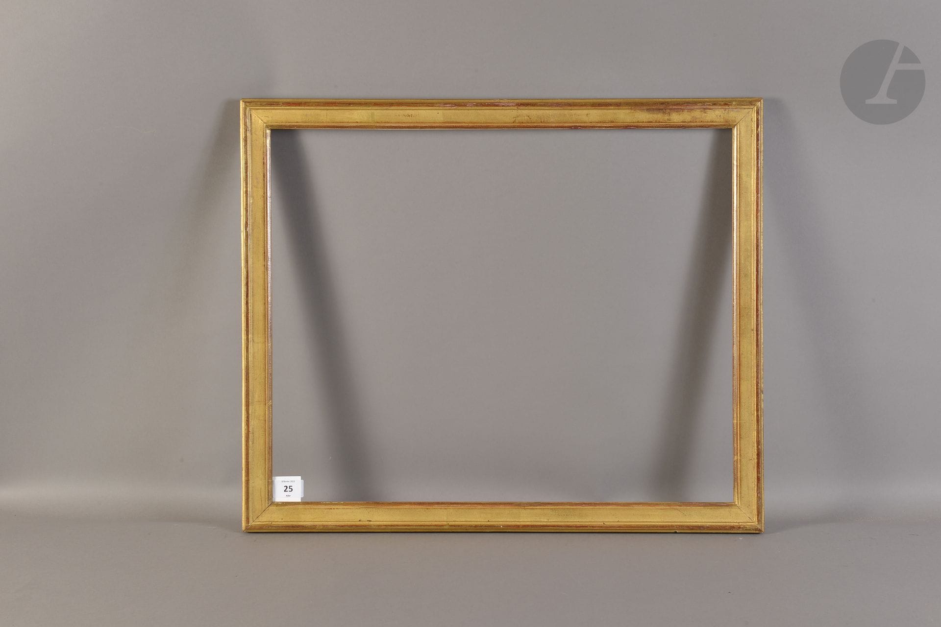 Molded and gilded wood rod. Louis XVI period (modified in its dimensions). 44,9 x 55,3 cm - Profile : 3,6 cm