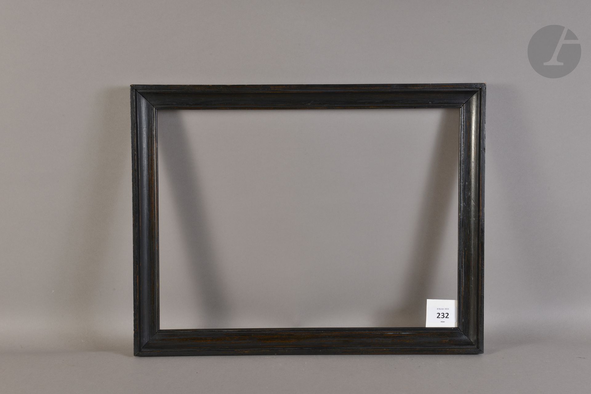 Gorge en bois mouluré et noirci. Début du XIXe siècle. 29,3 x 39,8 cm - Profil : 3,5 cm (6F)