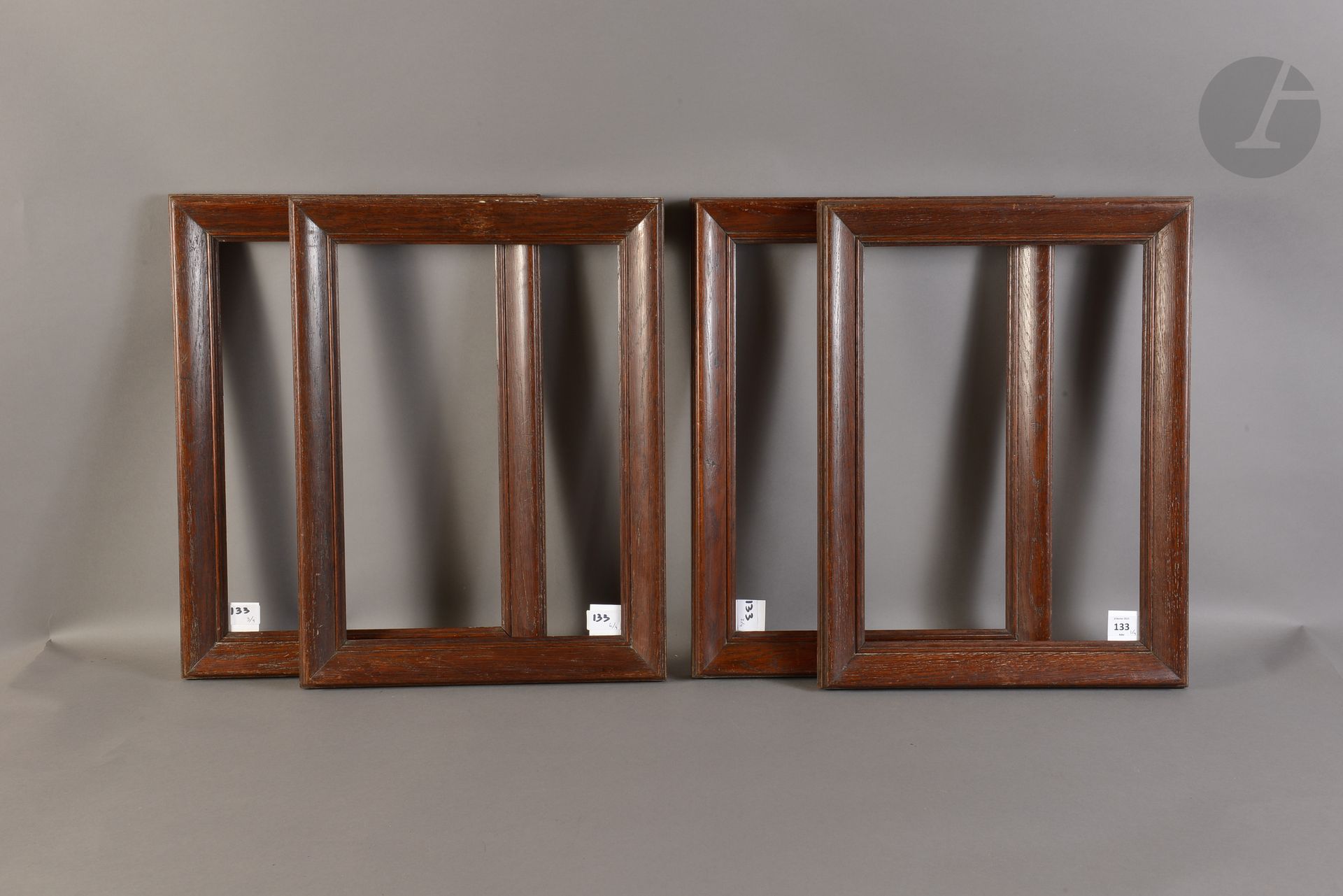 Suite of four frames in molded oak on a fir wood core. 19th century. 29,5 x 42,2 cm - Profile : 4,7 cm