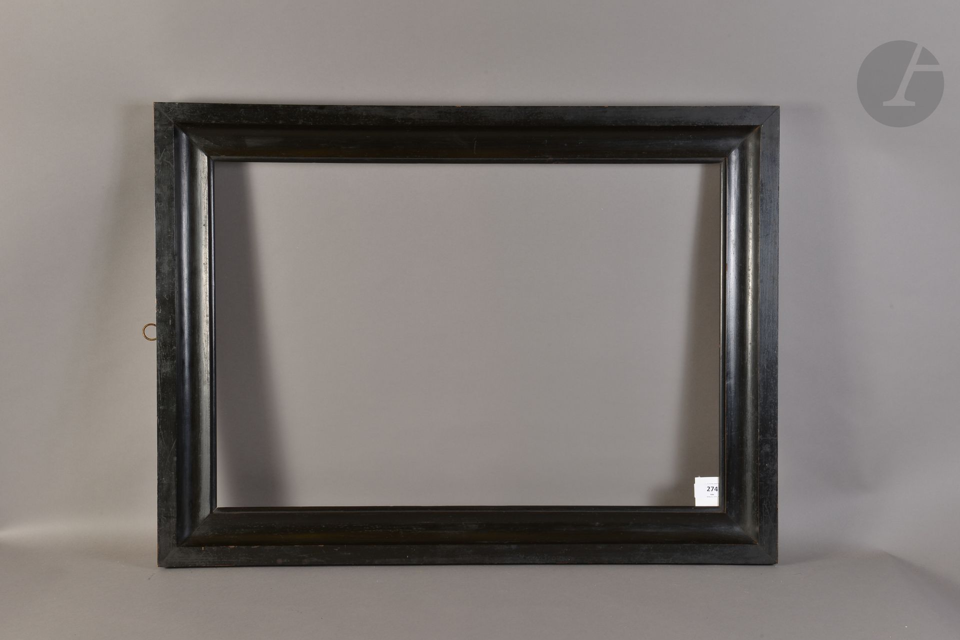 Gorge en bois mouluré et noirci. Italie Début du XIXe siècle. 51,8 x 75,8 cm - Profil : 8,5 cm (25M)