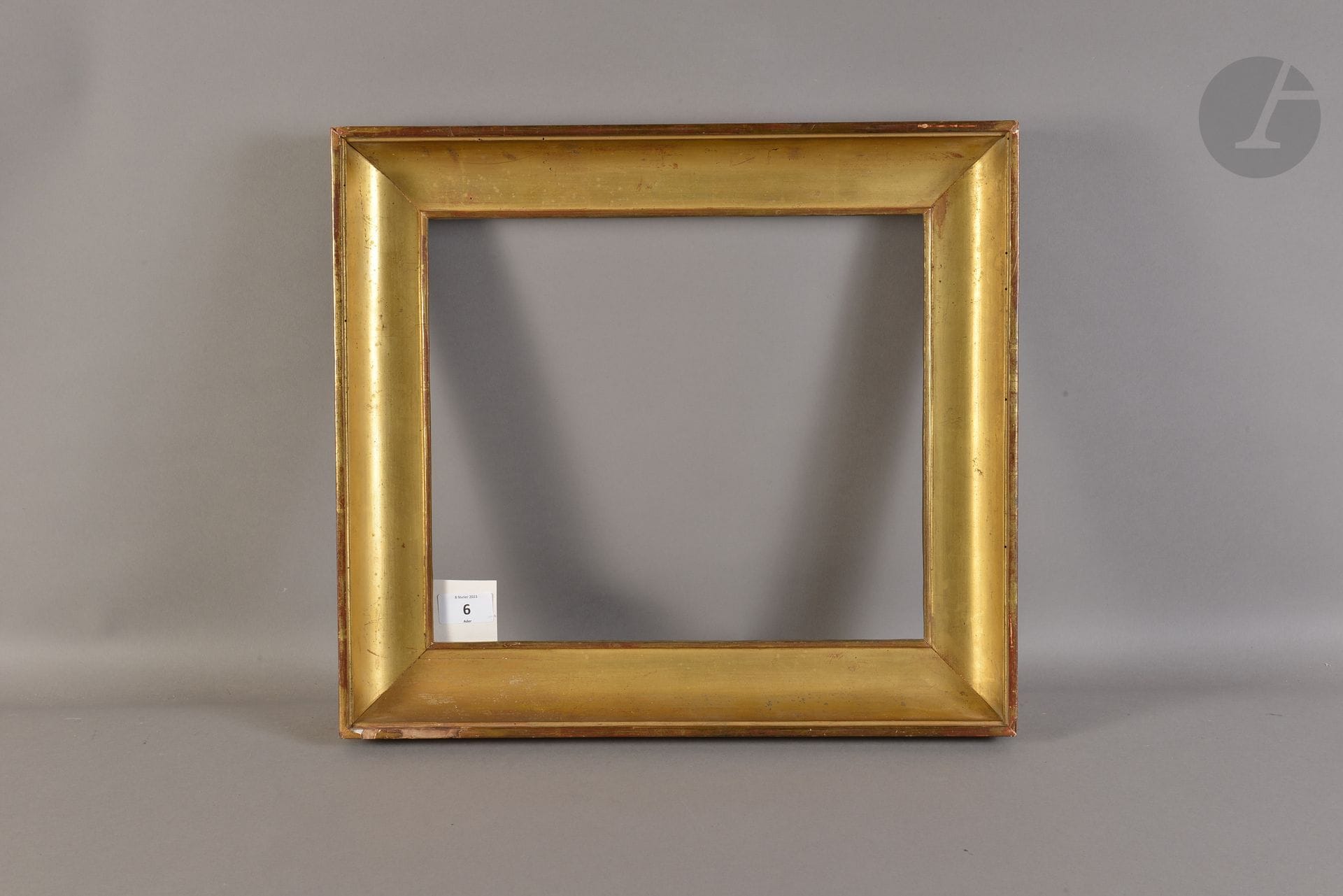 Gorge en bois mouluré et doré. Début du XIXème siècle. 29,6 x 34,3 cm - Profil : 5,7 cm