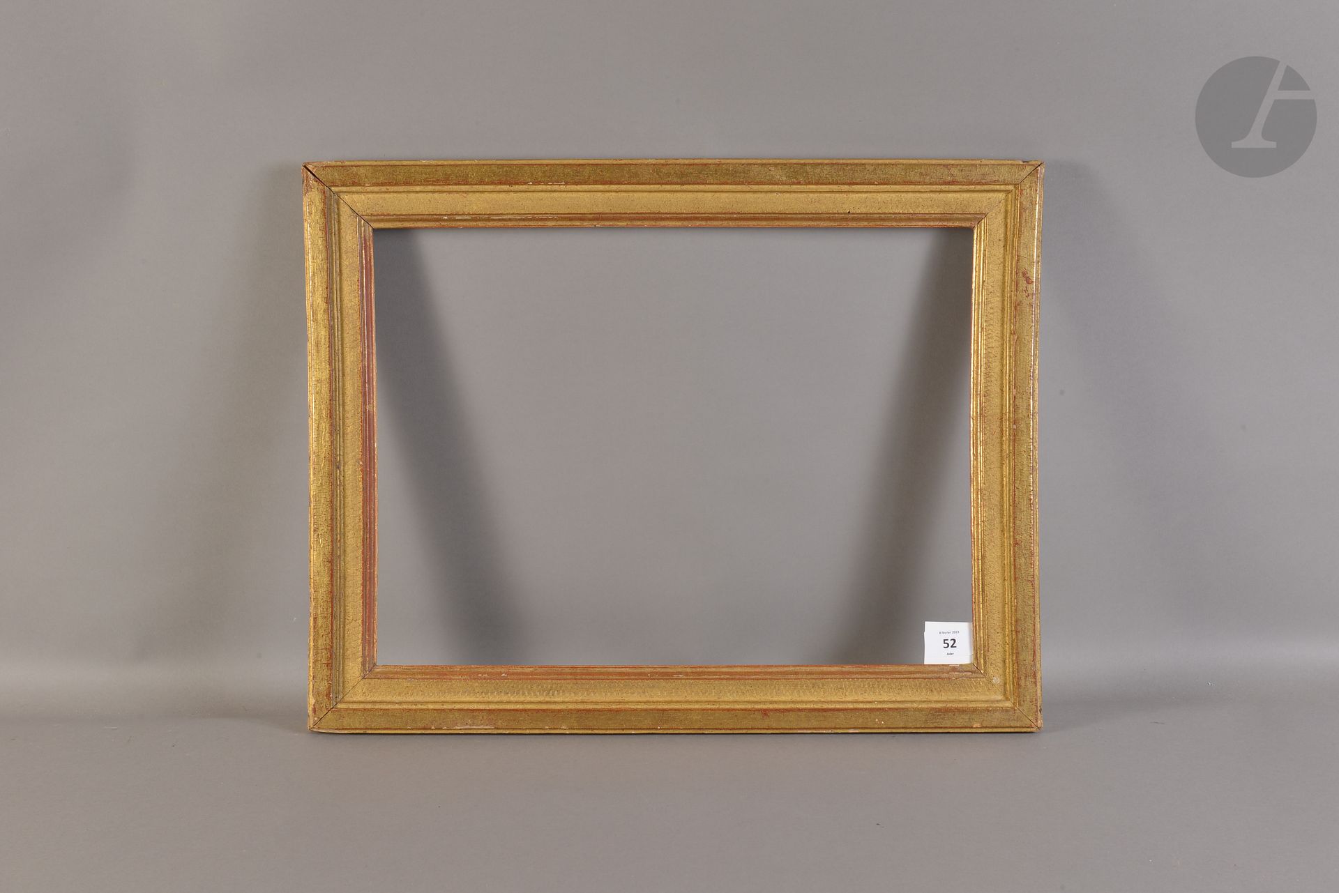 Baguette en bois mouluré et doré. Fin du XVIIIe siècle (léger voile). 35,2 x 48 cm - Profil : 5,2 cm