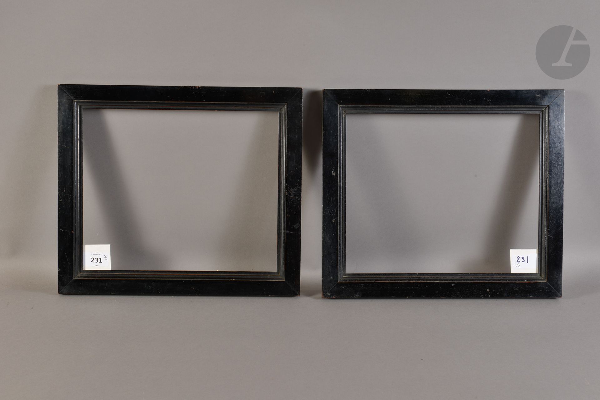 Pair of molded and blackened mahogany chopsticks. Italy XIXth century. 24.1 x 28.9 cm and 23.9 x 29 cm - Profile : 3.5 cm