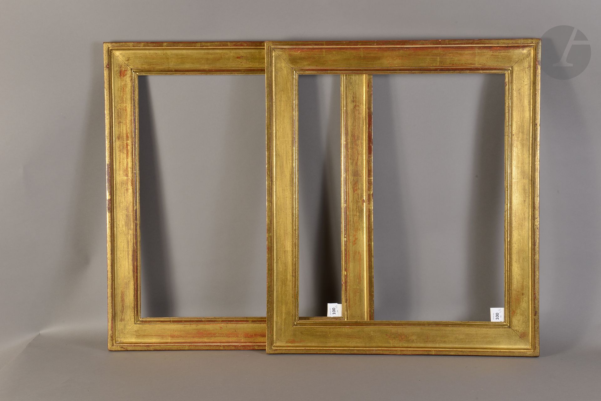 Paire de cadres en chêne mouluré et doré. Époque Louis XVI. 49 x 59 cm - Profil : 7,5 cm (12F)