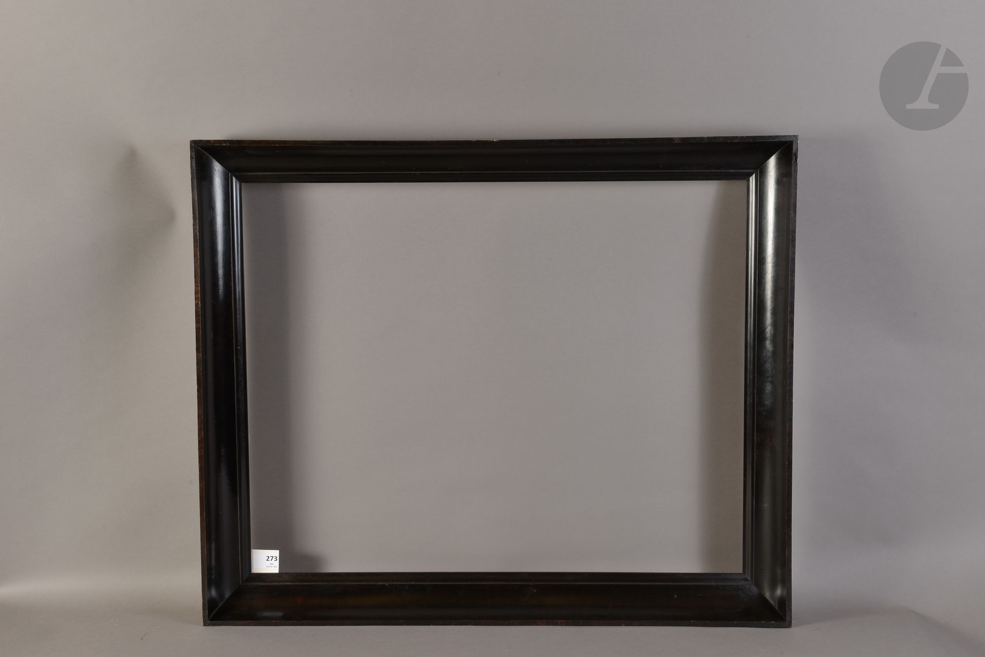 Gorge en bois fruitier mouluré et noirci. Italie Début du XIXe siècle. 57 x 72,5 cm - Profil : 6 cm (20F)