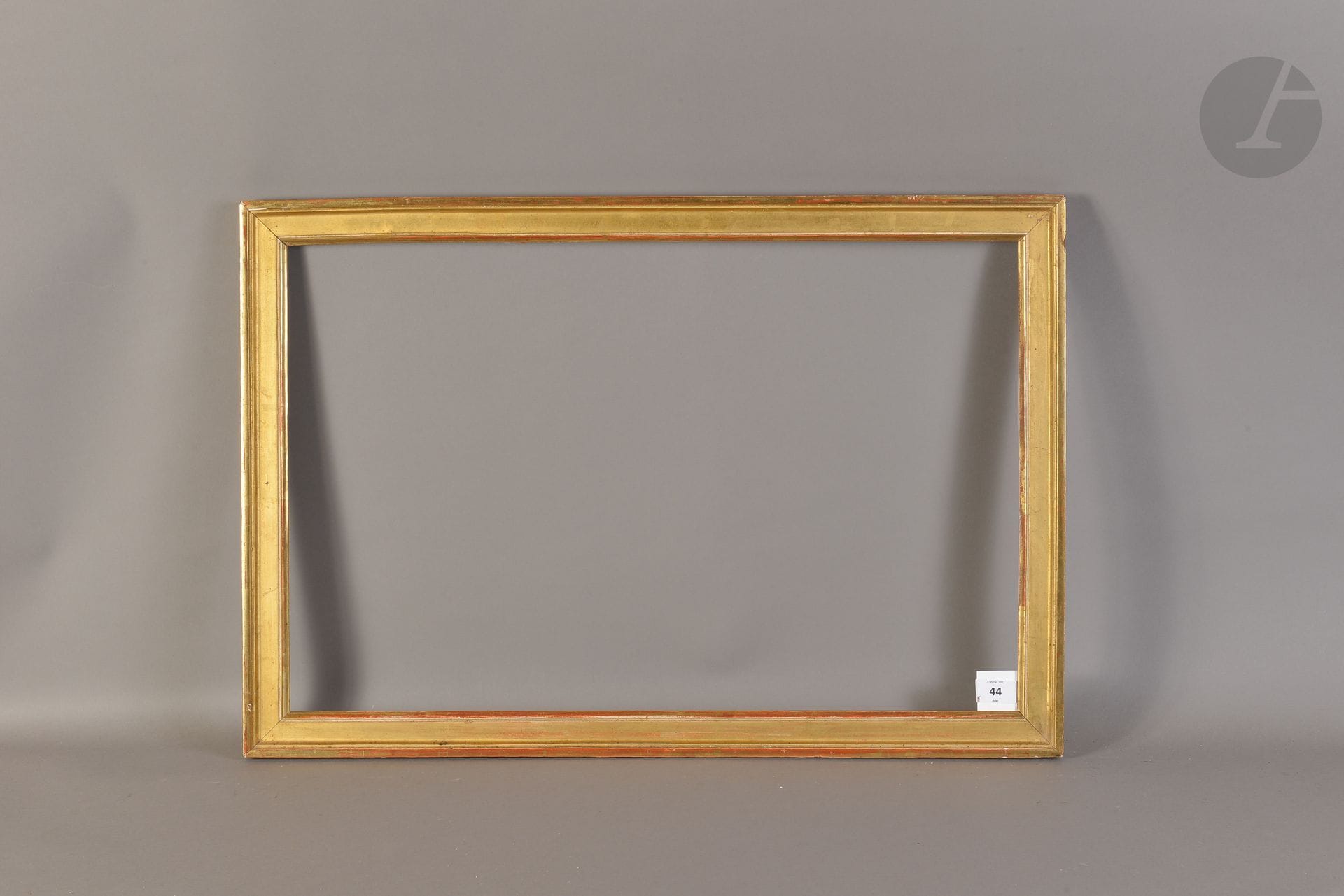 Baguette en bois mouluré et doré. Début du XIXe siècle. 43,1 x 67,2 cm - Profil : 3,9 cm