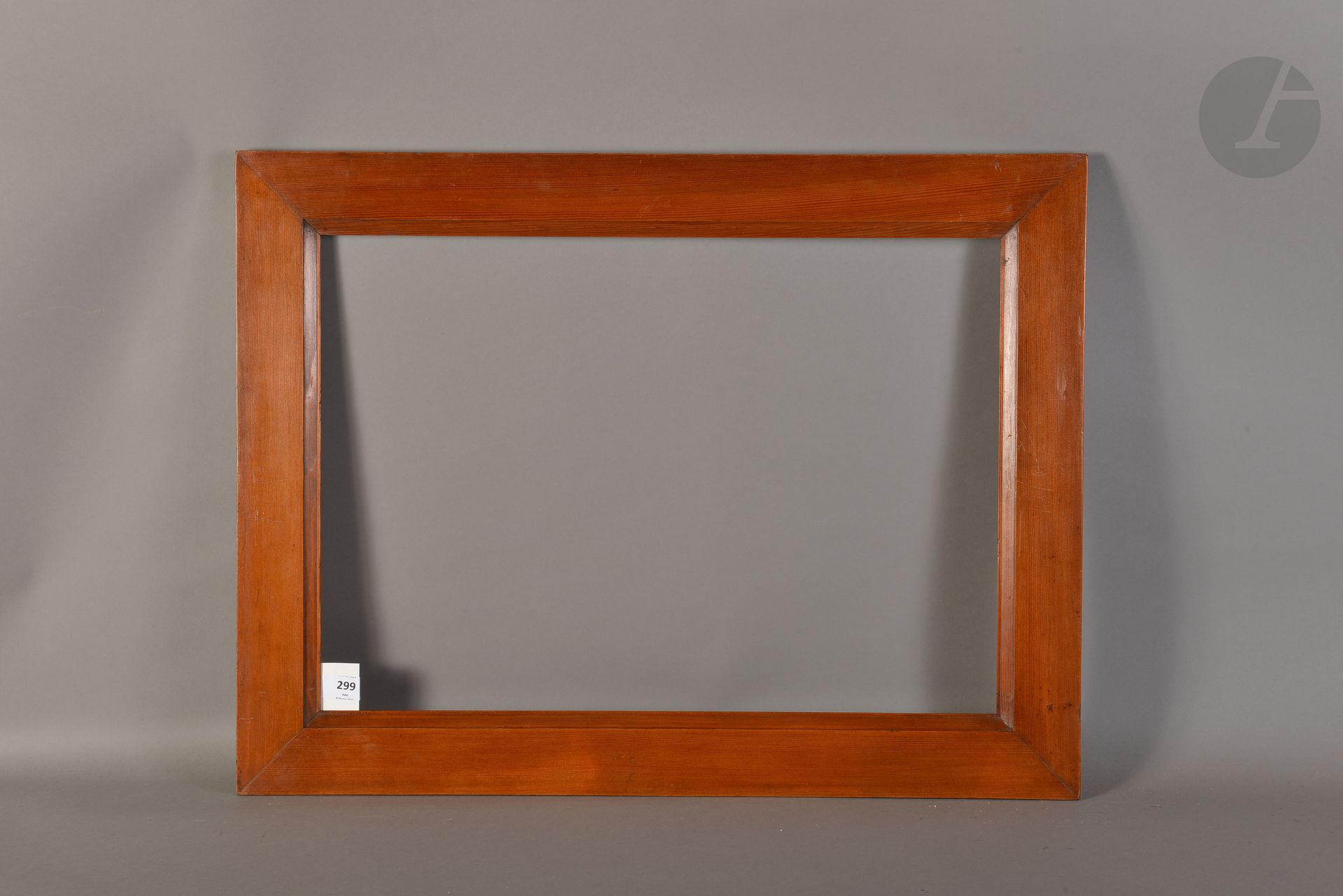 Frame in molded pitchpin. Italy, early 19th century. 43 x 61 cm - Profile : 7,4 cm (12P)