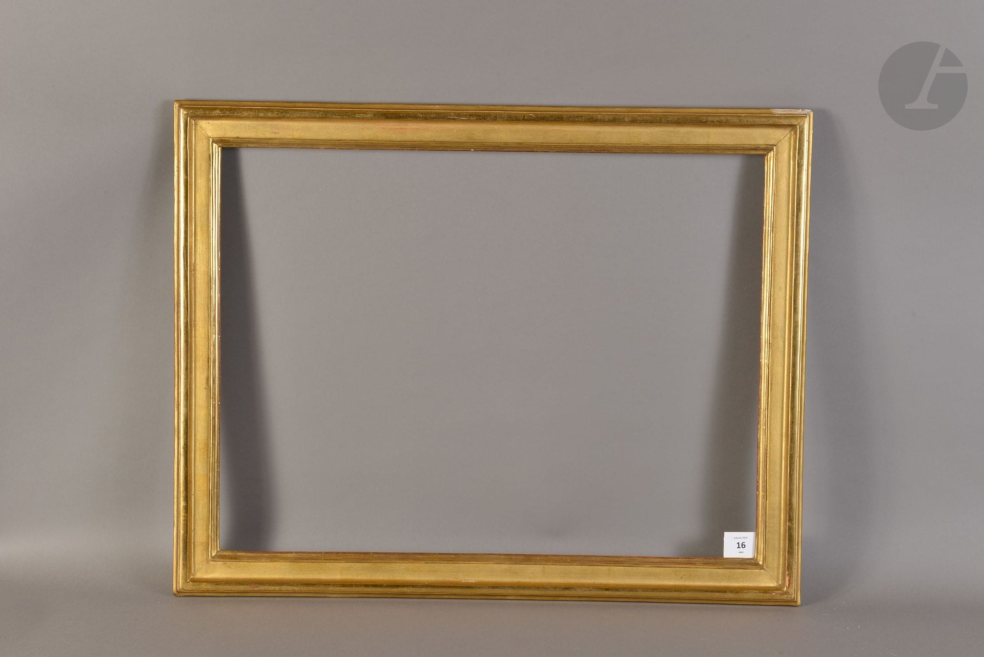 Frame in molded and gilded oak. Louis XVI period (gilded). 48 x 64,2 cm - Profile : 5,5 cm (15P)