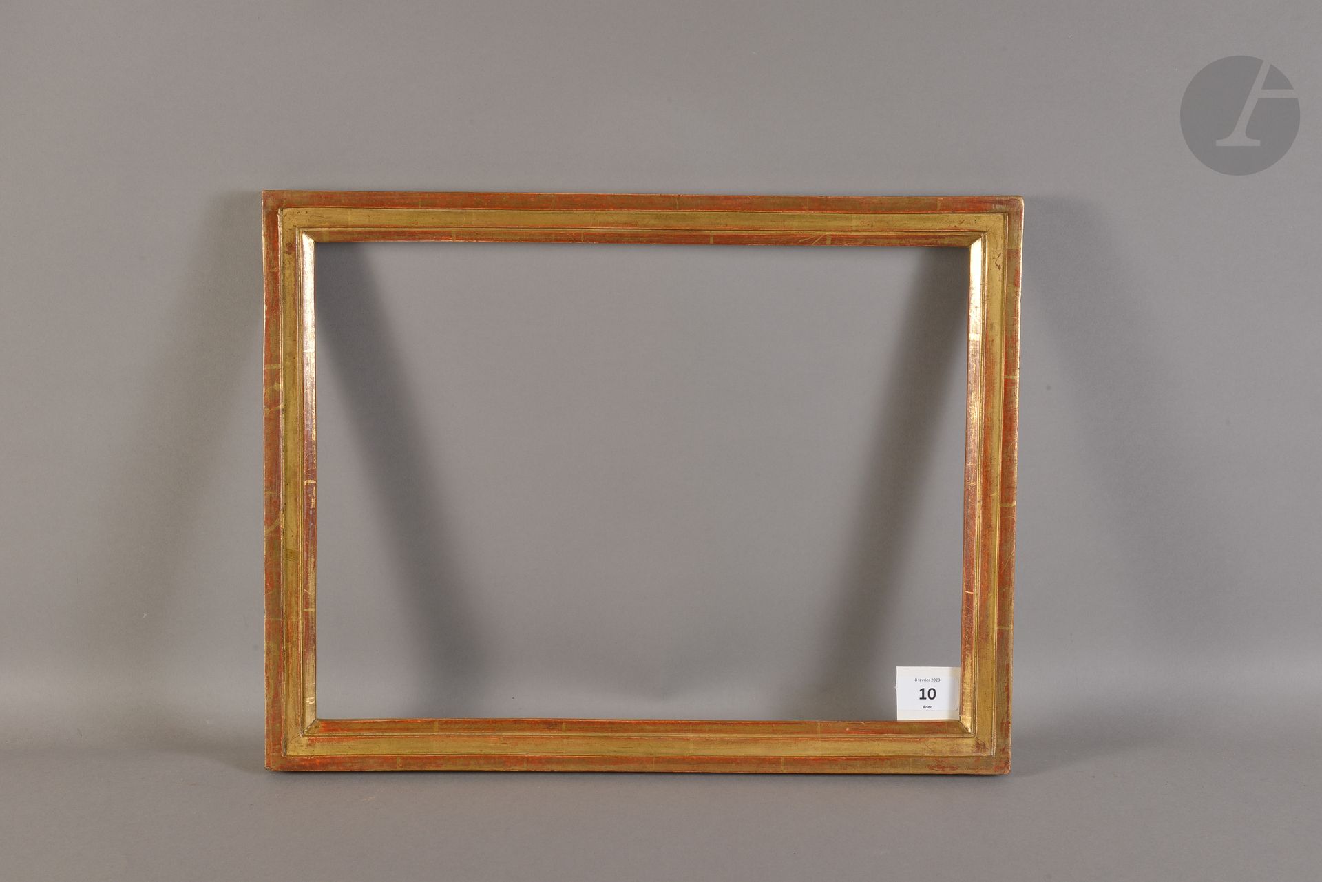 Baguette en bois mouluré et doré. Fin du XVIIIe siècle. 29,8 x 40,3 cm - Profil : 3 cm