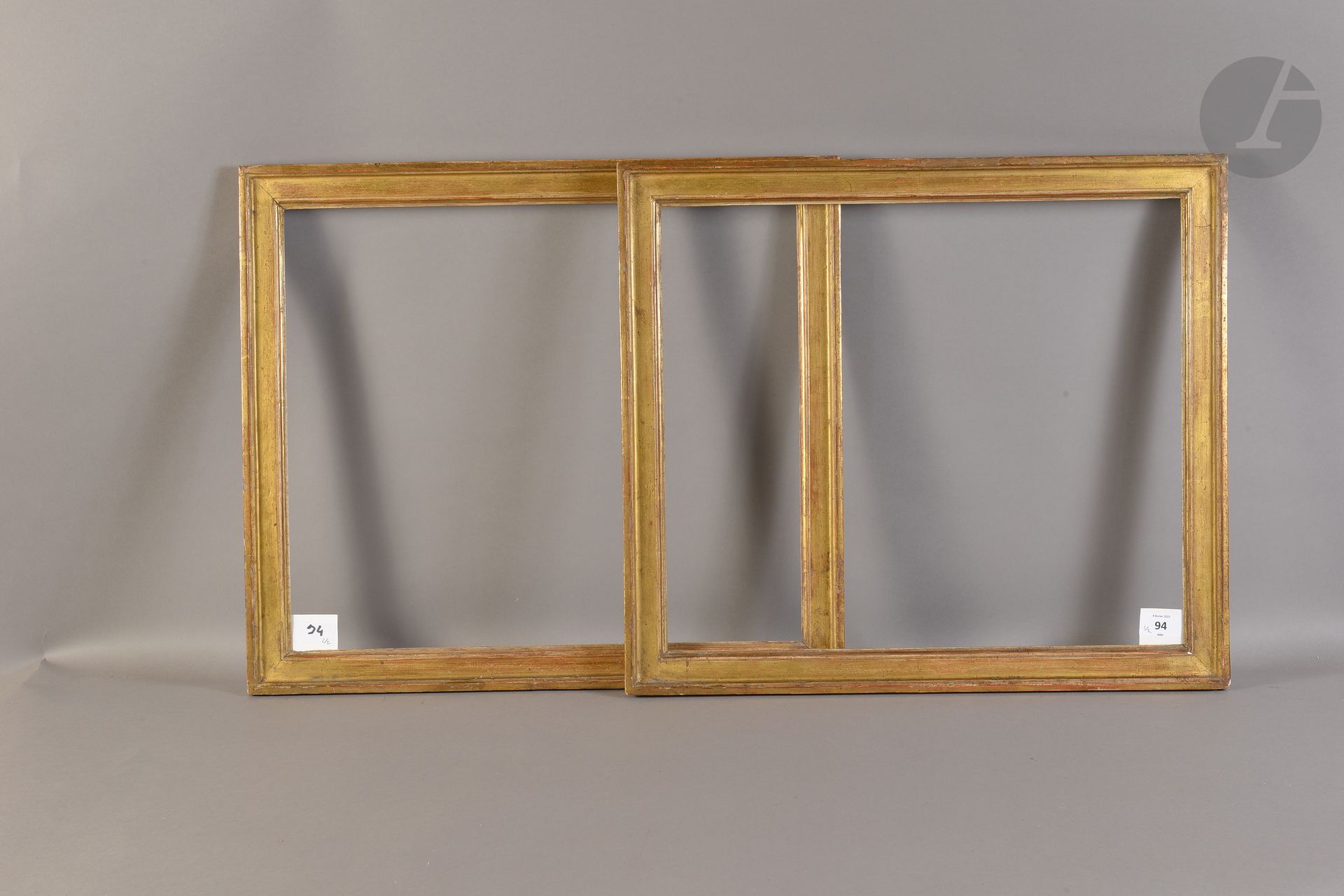 Pair of molded and gilded oak frames. Louis XVI period (restorations). 41,1 x 47,7 cm - Profile : 3,7 cm