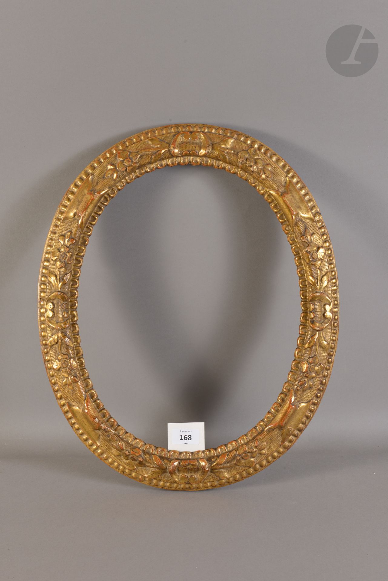 Oval frame in carved and gilded wood called Canaletto. Venice, XVIIIth century. 31,2 x 40 cm - Profile : 6 cm