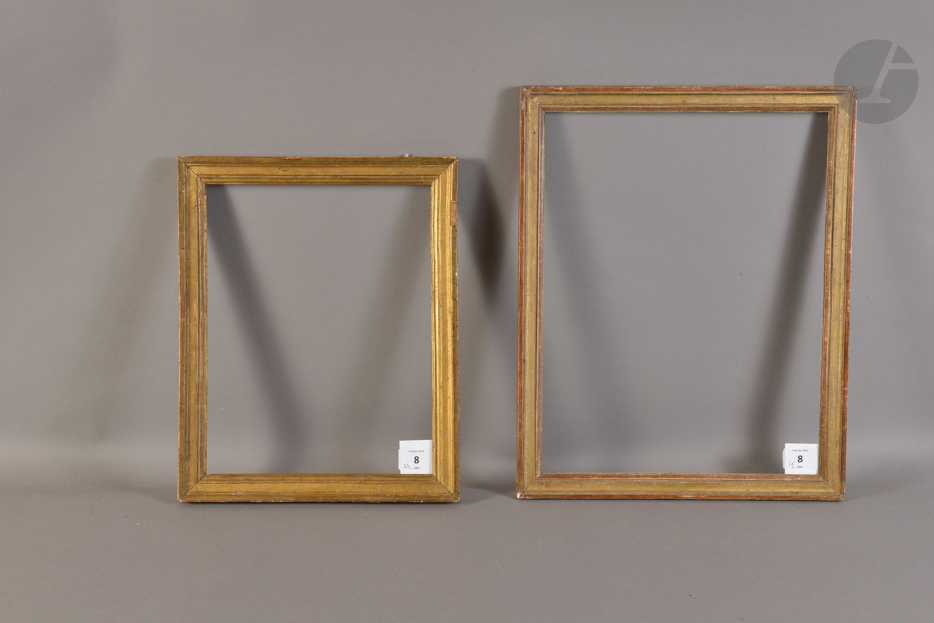 Two molded and gilded wood strips. Louis XVI period (accidents). 23,2 x 29,9 cm - Profile : 2,8 cm and 28,8 x 37,3 cm - Profile : 2,7 cm