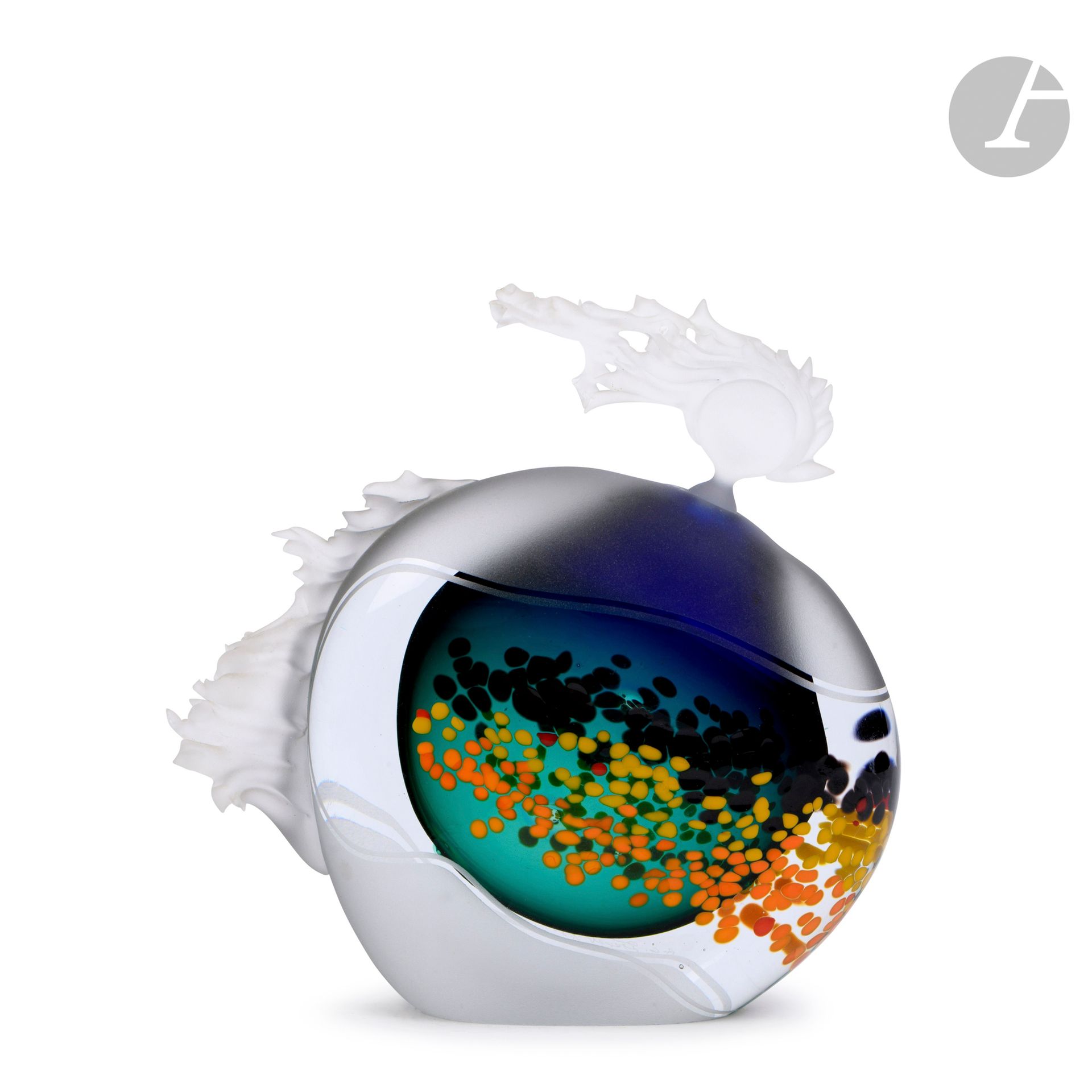 Régis et Gisèle FIEVET (France, nés en 1948 et 1951)
Océane
Flacon en verre soufflé partiellement gravé, à décor moucheté sur fond vert, son bouchon sablé. Signé et daté 1992 à la base. H. 25 cm - L. 24 cm - P. 6 cm
ACCIDENTS