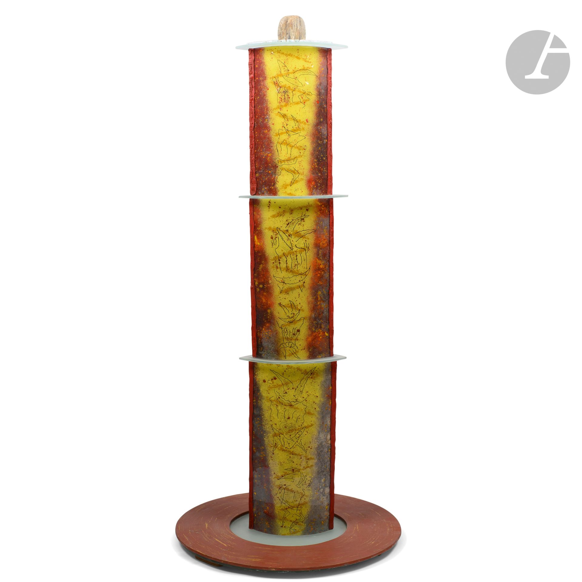 Thierry BAUDRY (France, born in 1964)
Large thermoformed glass totem, enamelled and engraved in three parts in red and black tones separated by sandblasted glass blades, on its round metal base. Piece realized around 1995. H. 136 cm - D. base : 65 cm