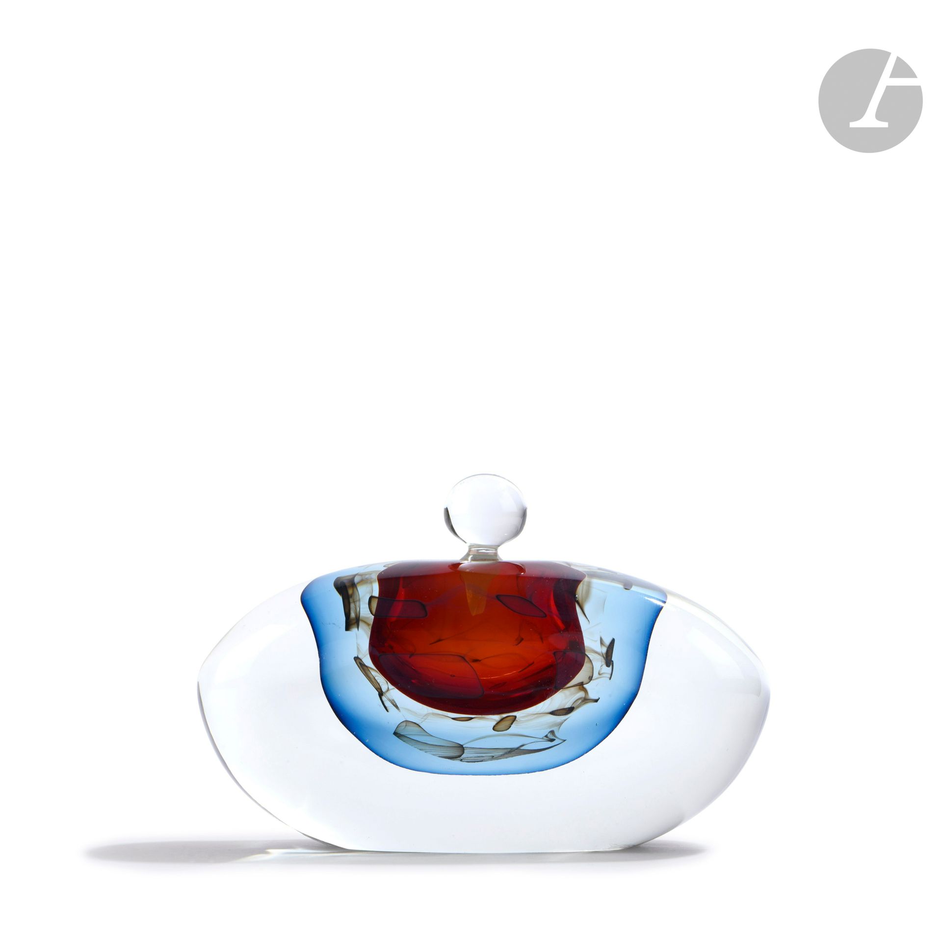 Alain and Marisa BEGOU (France, born in 1945 and 1948)
Blown glass bottle of elongated form with orange and blue pockets and a ribbon of brown plates. Signed and numbered 6 VIII on the base. H. 9 cm - L. 14 cm - D. 5 cm