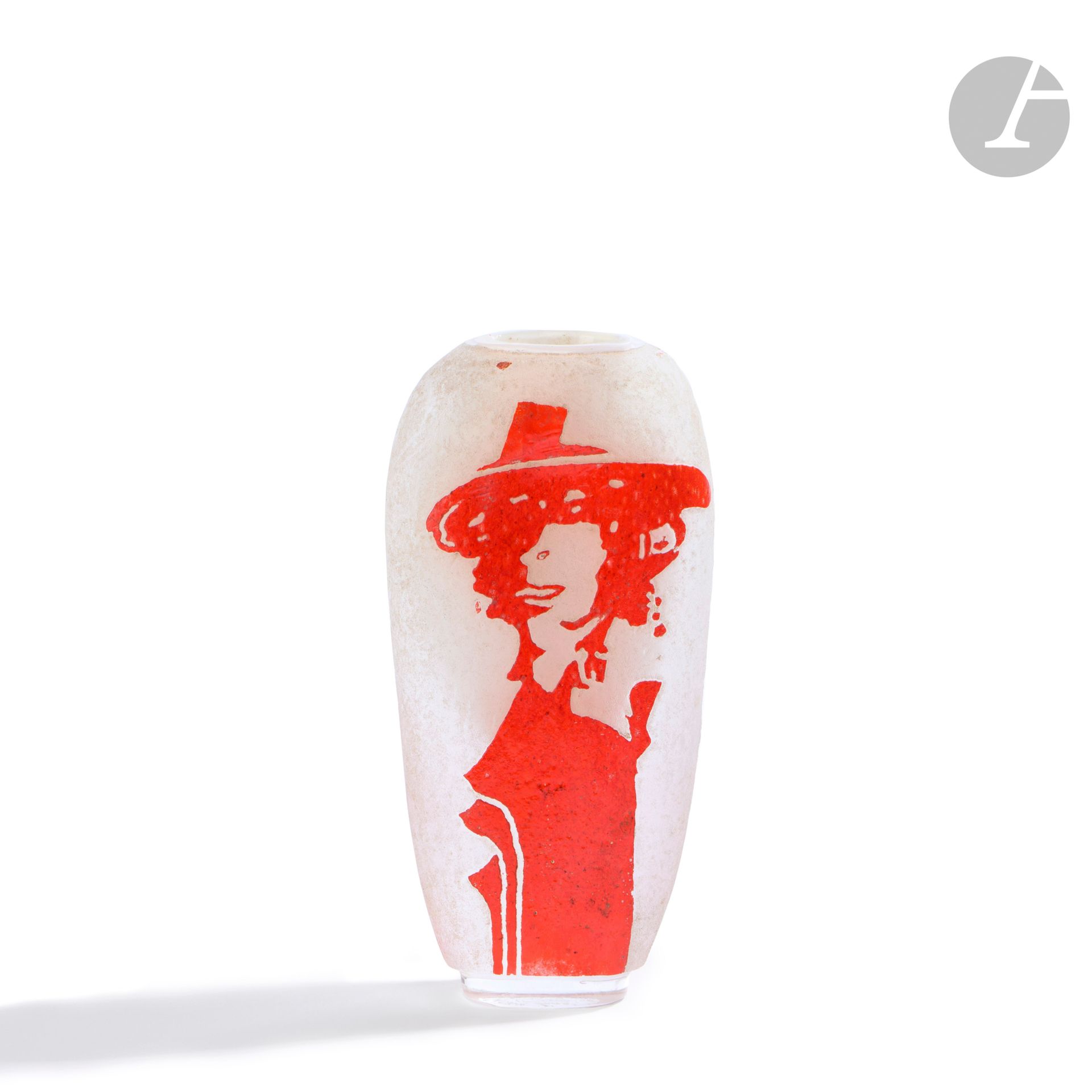 René DENIEL (France, born in 1947)
Woman with a hat
Vase in blown glass worked with acid, highlighting a red character. Signed, monogrammed and dated 1989 under the base. H. 24 cm - L. 11 cm - D. 6 cm