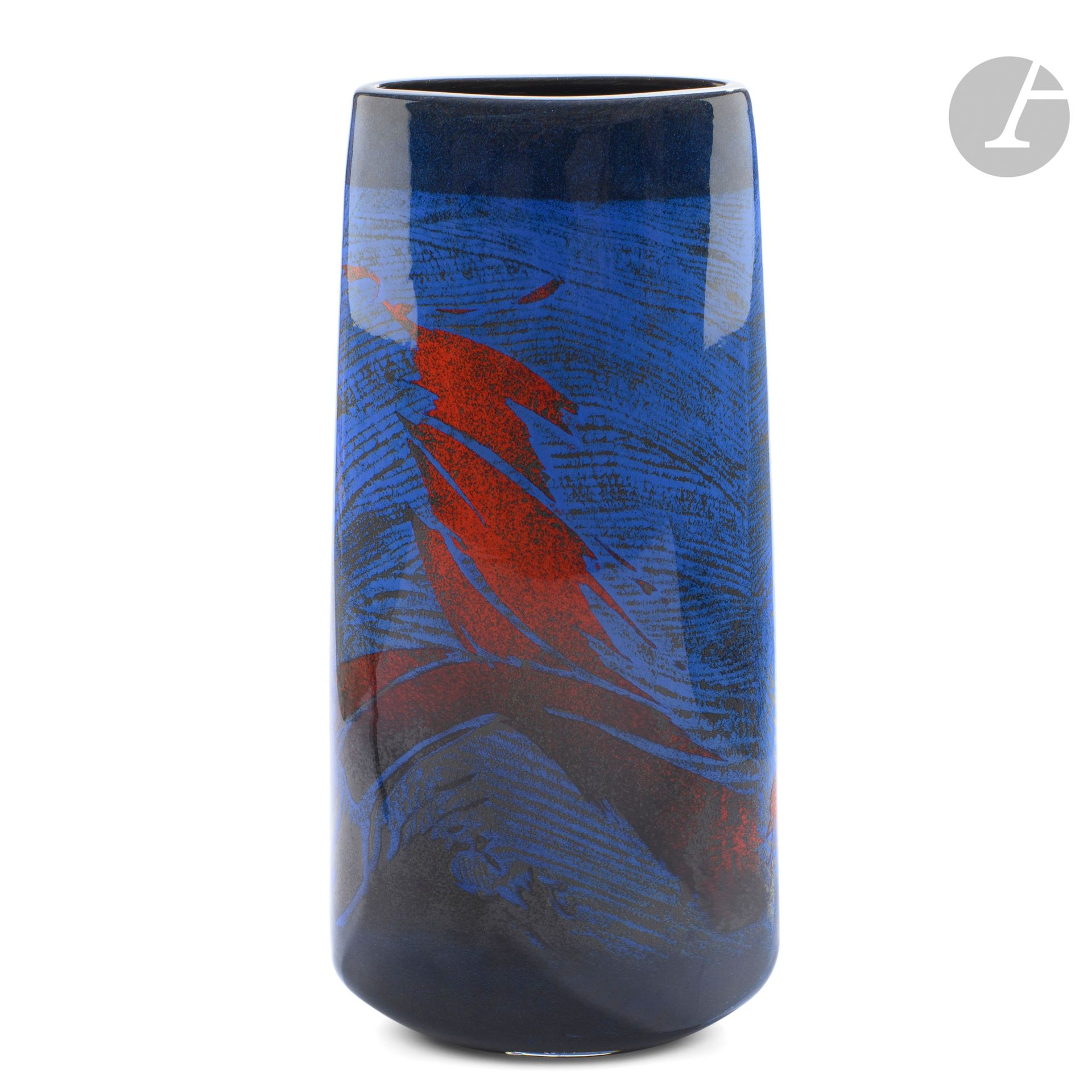 Alain and Marisa BEGOU (France, born in 1945 and 1948)
Large blown glass vase of flattened rectangular form with red and blue Japanese decoration. Signed and dated 24.09.03 on the base. Piece realized in 2004. H. 65 cm W. 30 cm D. 12 cm