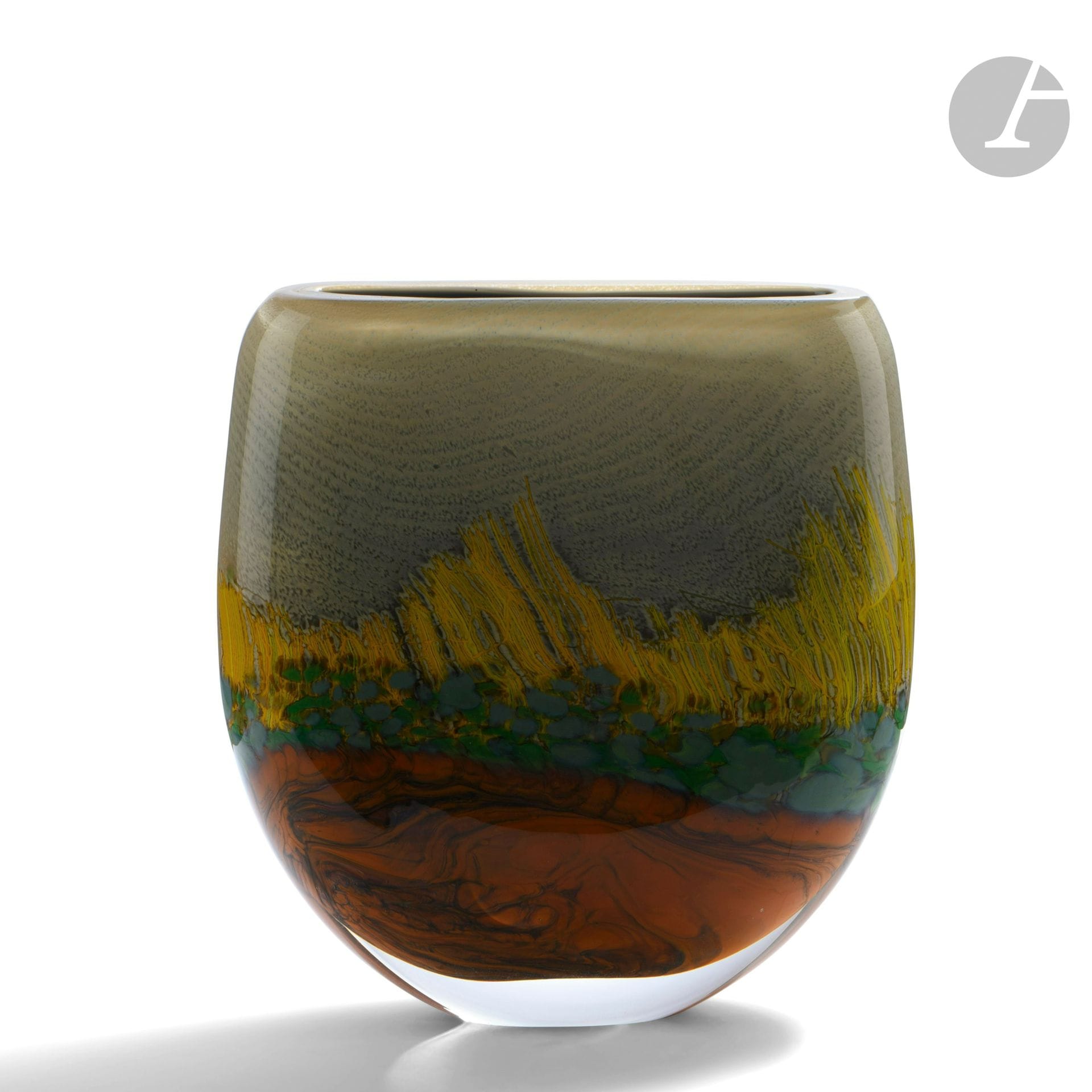Alain and Marisa BEGOU (France, born in 1945 and 1948)
Blown glass vase of rectangular flattened form with green, yellow and red squared decoration on a grey background. Signed and numbered 10X11 on the base. Made in 1990. H. 33 cm - L. 30 cm - D. 8 cm