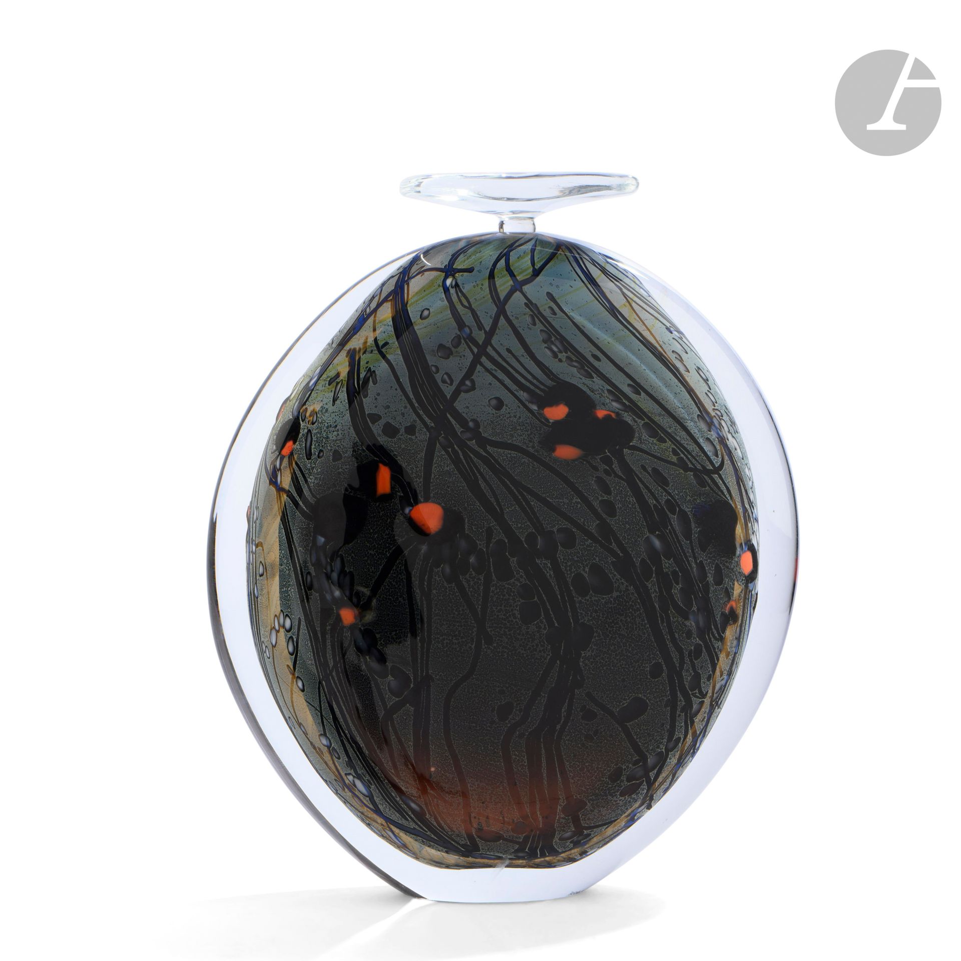 Alain and Marisa BEGOU (France, born in 1945 and 1948)
Large dark grey blown glass bottle of flattened circular form, with black, red and blue abstract decoration, the transparent flat cap. Signed and numbered 23 A 92 on the base. Made in 1992. H. 34 cm - W. 27 cm - D. 6 cm