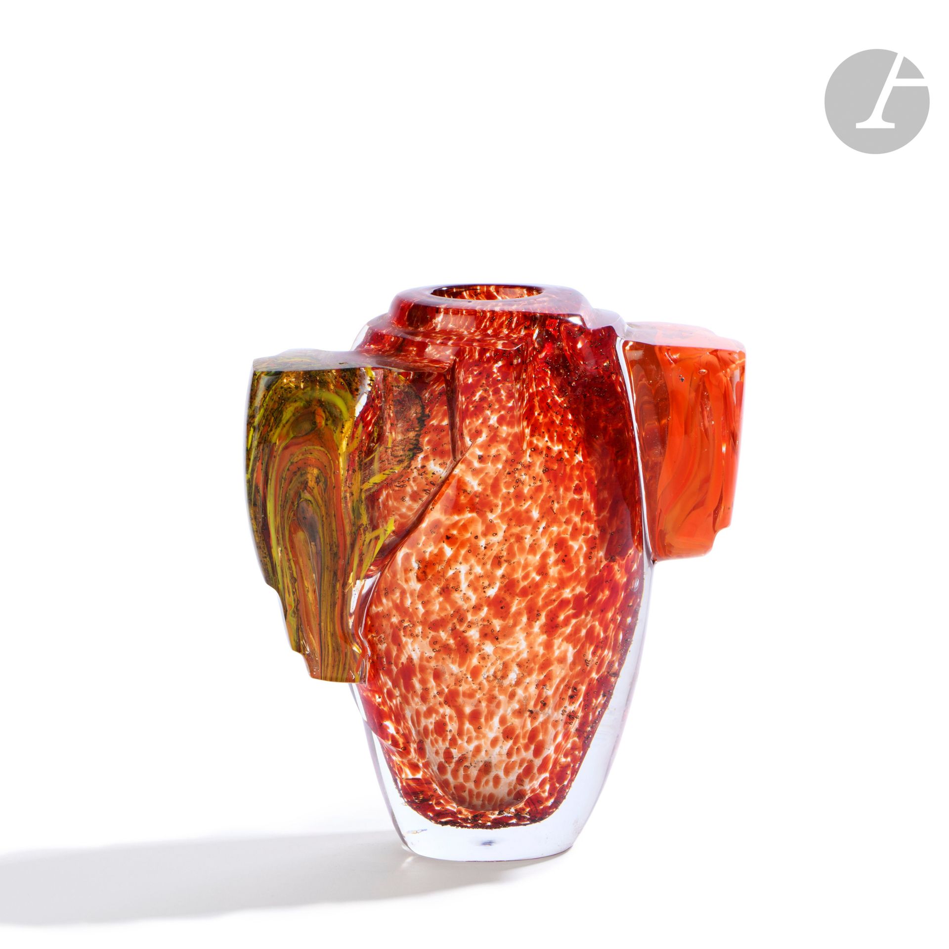 René DENIEL (France, born in 1947)
Blown glass vase with red and brown speckled decoration, two orange and yellow cabochons applied on the surface. Signed, monogrammed, dated (19)88 and noted 1/1 under the base. H. 19 cm - W. 16 cm - D. 8 cm