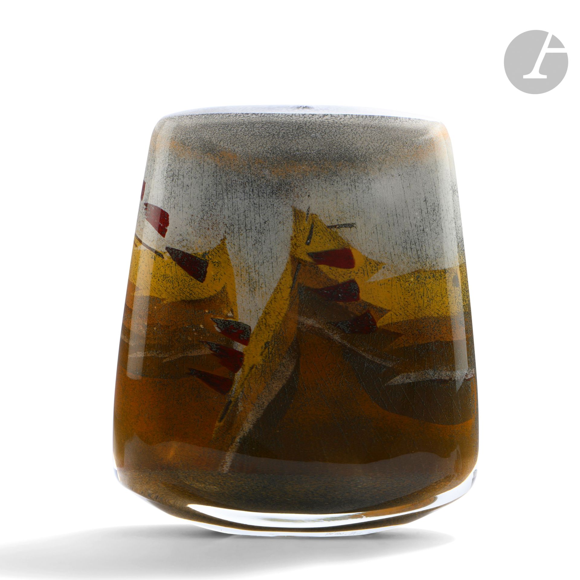 Alain and Marisa BEGOU (France, born in 1945 and 1948)
Blown glass vase of rectangular flattened form with abstract decoration in the tones beige,
yellow and ochre. Signed and numbered 7 L 52 on the base. Made in 1997. H. 41 cm - W. 34 cm - D. 8 cm

Bibliography :
Véronique Ayroles, Extract from Marisa &amp; Alain Bégou, Galerie HD Nick, Éditions Trajectoires,1998.
